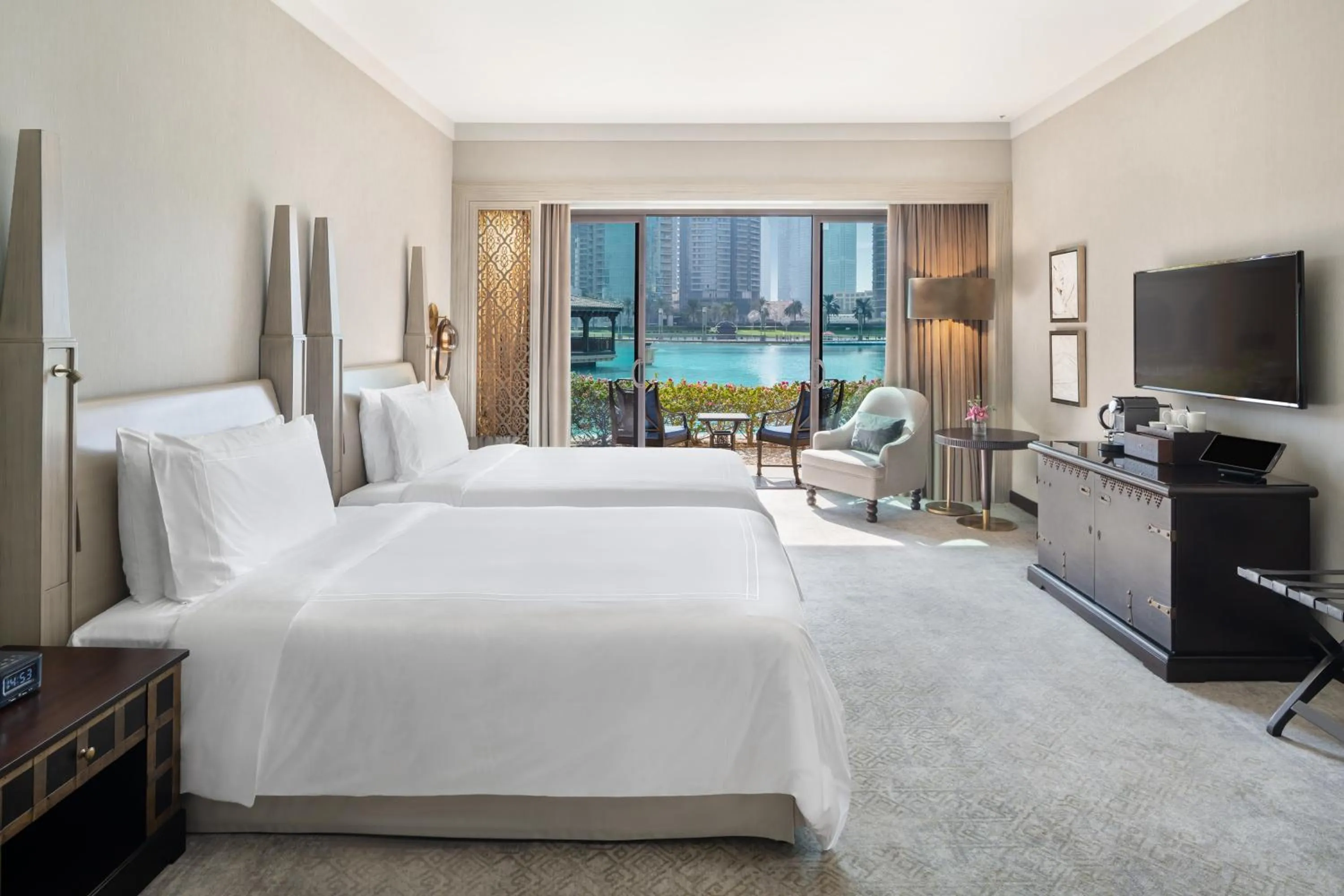 Deluxe Room with Fountain View in Palace Downtown