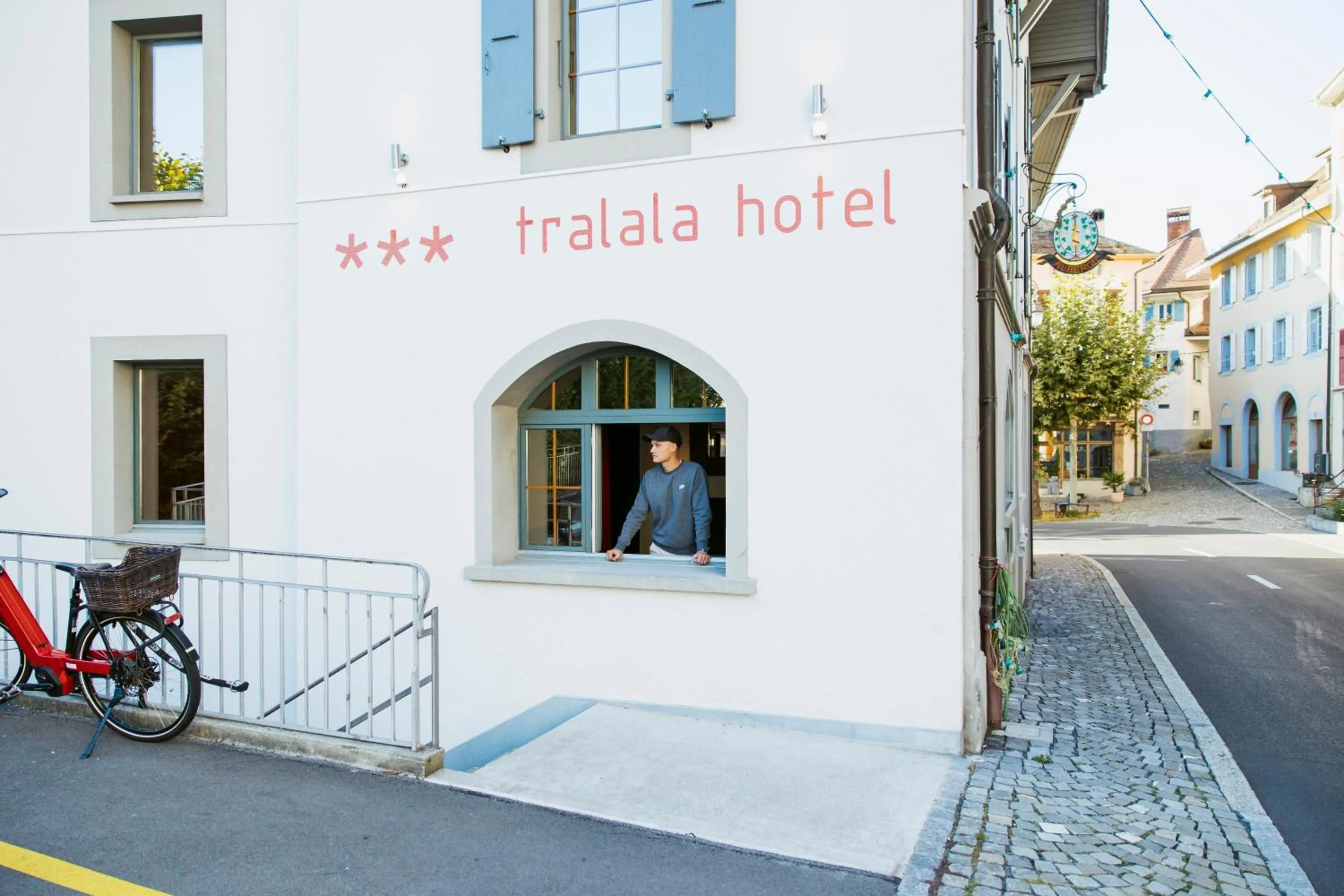 Budget Double Room - Street Side in Tralala Hotel Montreux