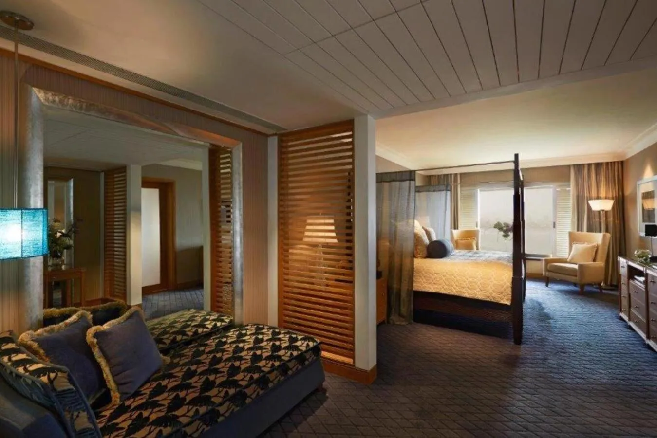 Presidential Suite Sea View King Bed - High tea, evening cocktails, butler service, Complimentary 1 way airport transfer in Taj Lands End