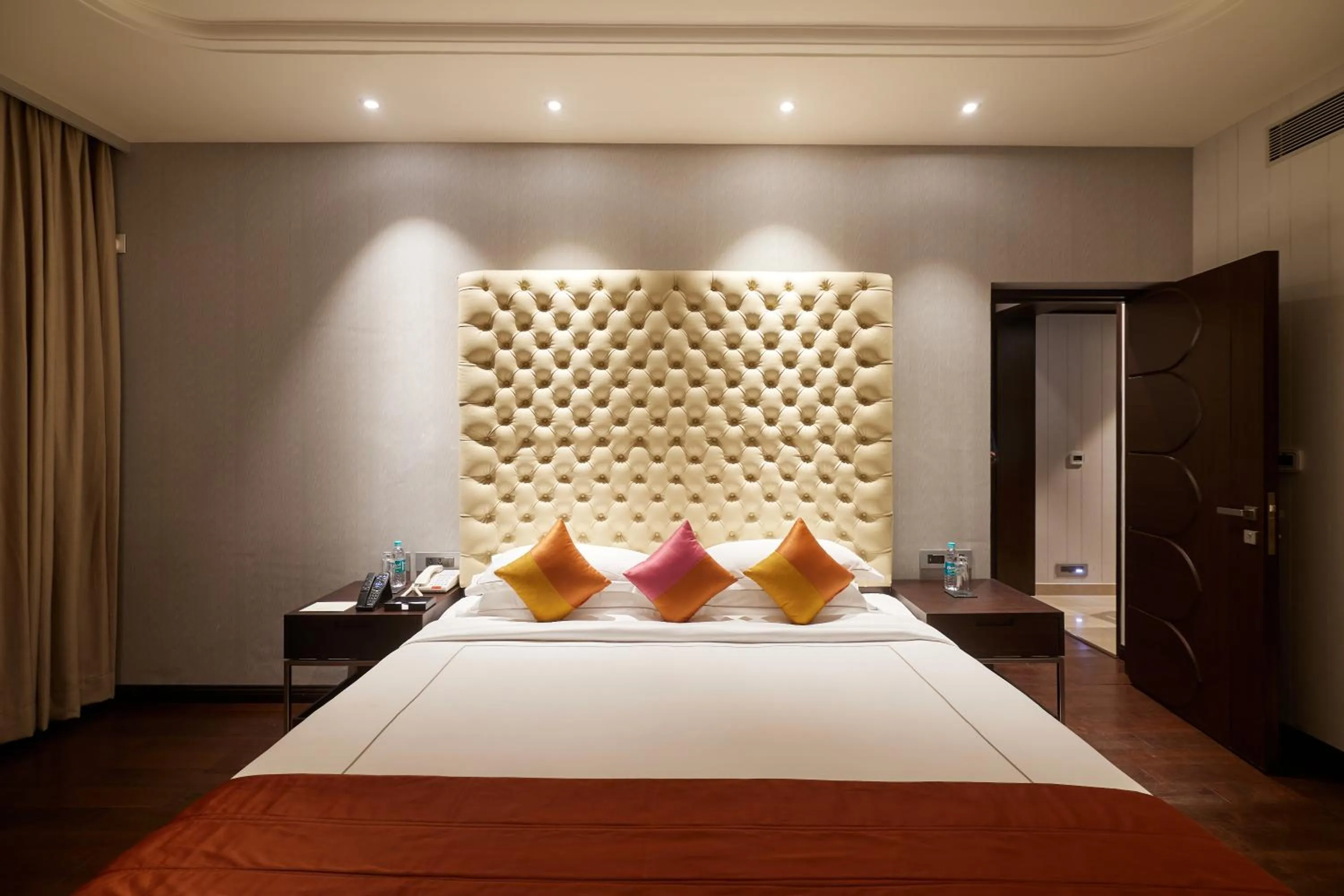 Luxury Suite 1 Bedroom Garden View King Bed - single occupancy in Taj Deccan