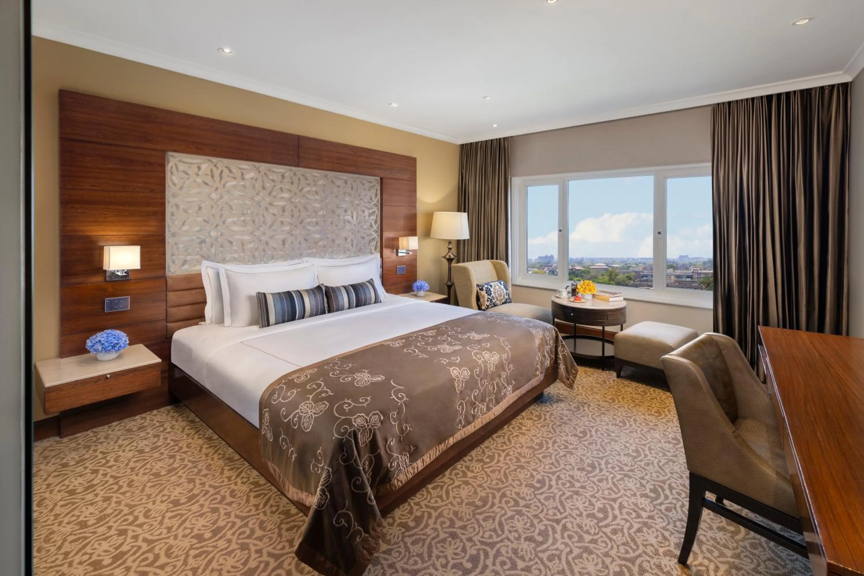 Taj Club Room King Bed Diplomatic Enclave View - single occupancy in Taj Palace, New Delhi