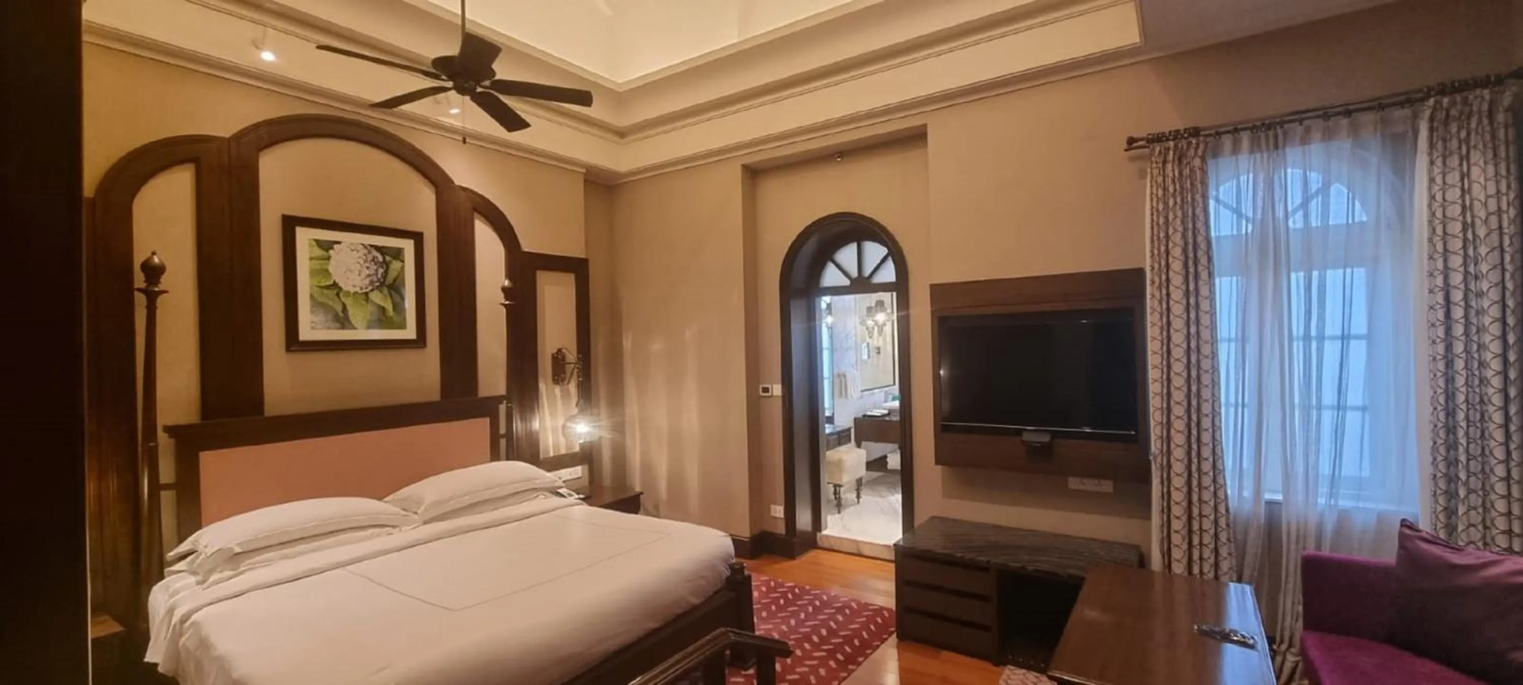 Luxury Grande Room Heritage Wing - single occupancy in Taj West End