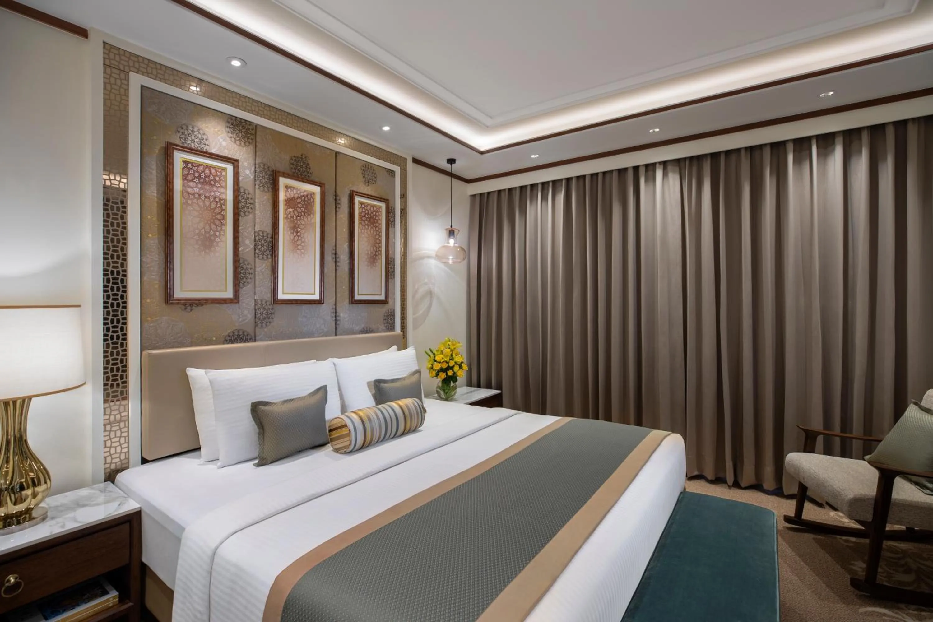 SeleQtions Suite King Bed in Tajview, Agra-IHCL SeleQtions