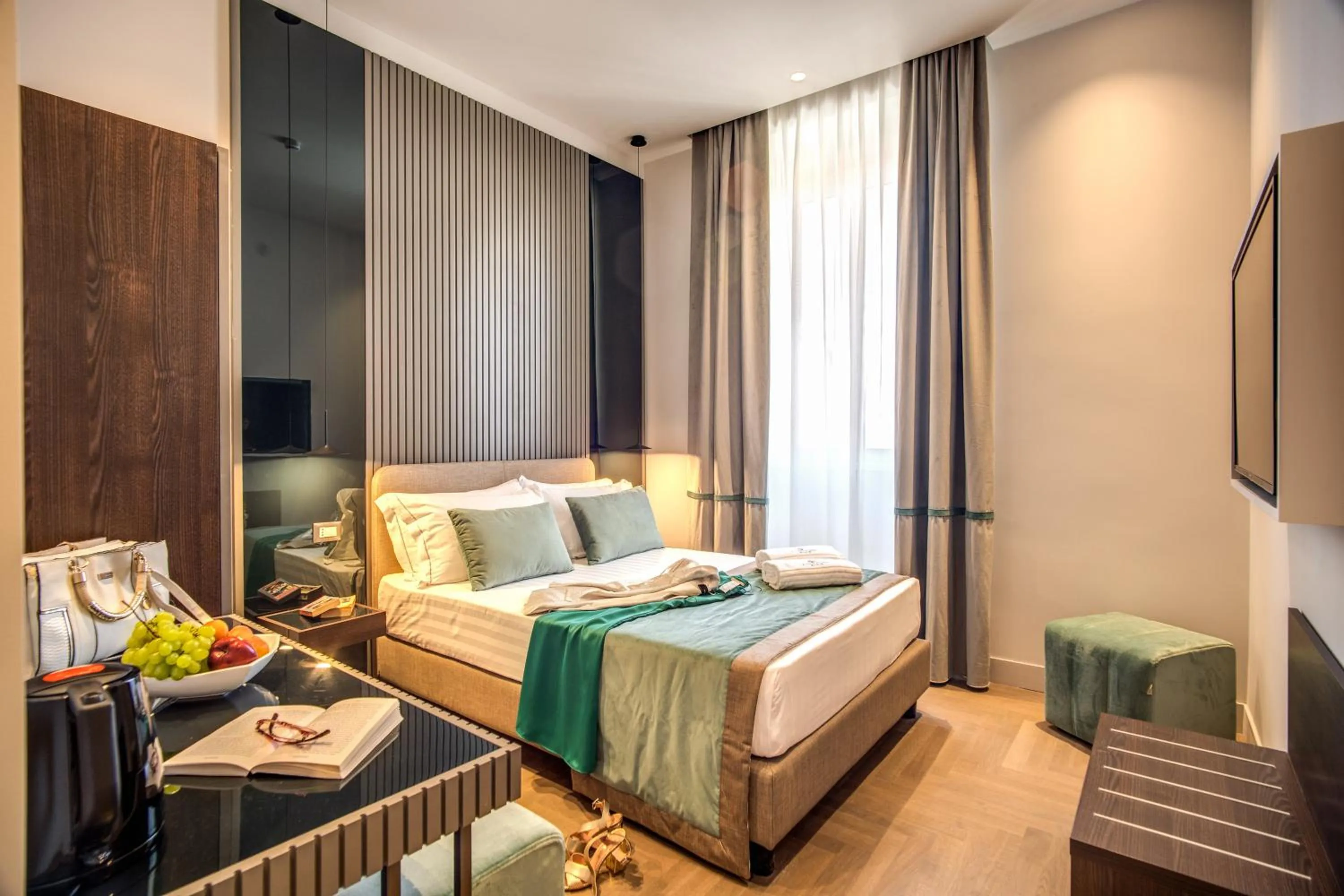 Superior Double Room in Hotel 77 Seventy-Seven - Maison D'Art Collection