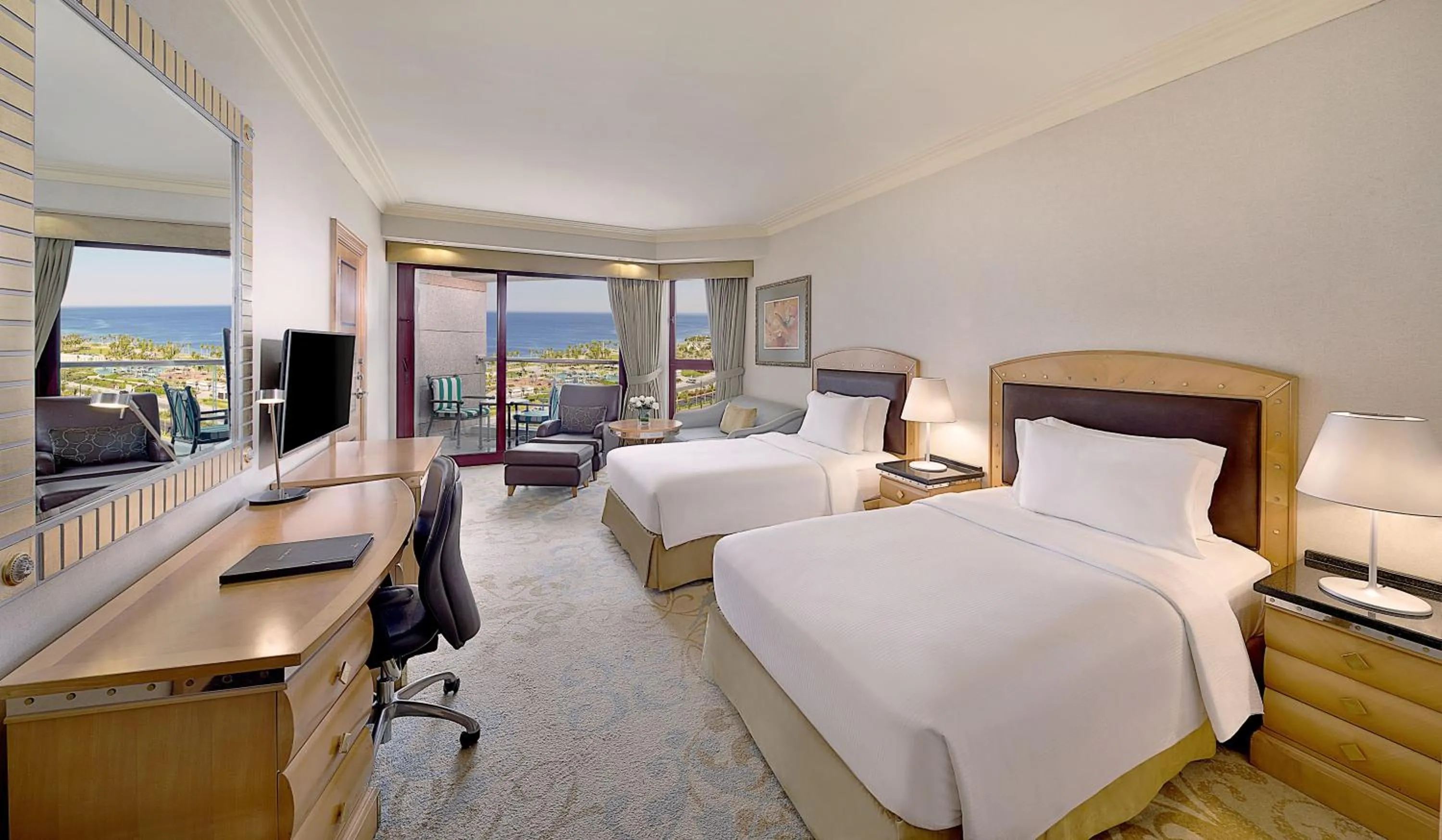 Deluxe Twin Room with Partial Sea View in Jeddah Hilton