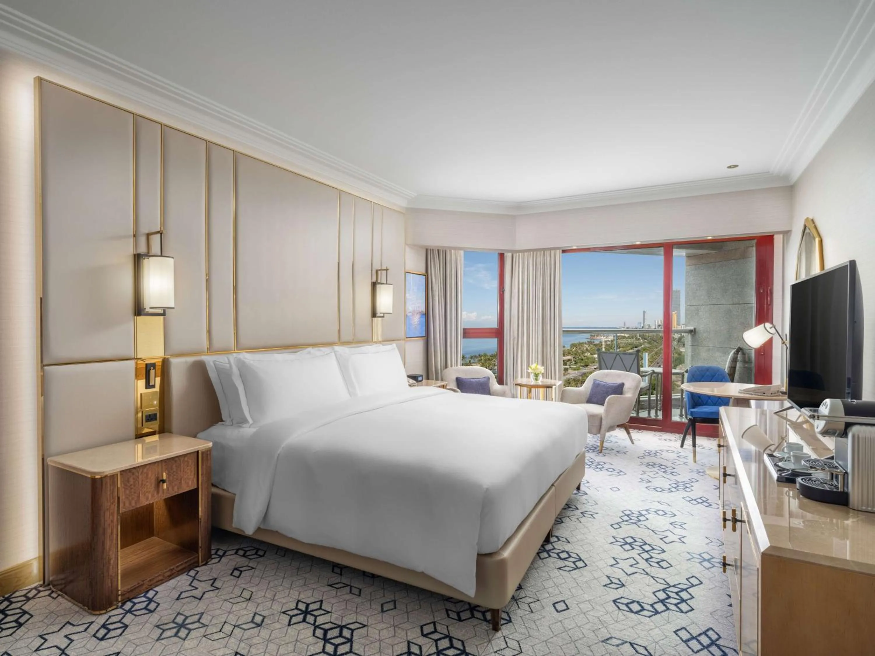 Executive King Room with Partial Sea View - Lounge Access in Jeddah Hilton