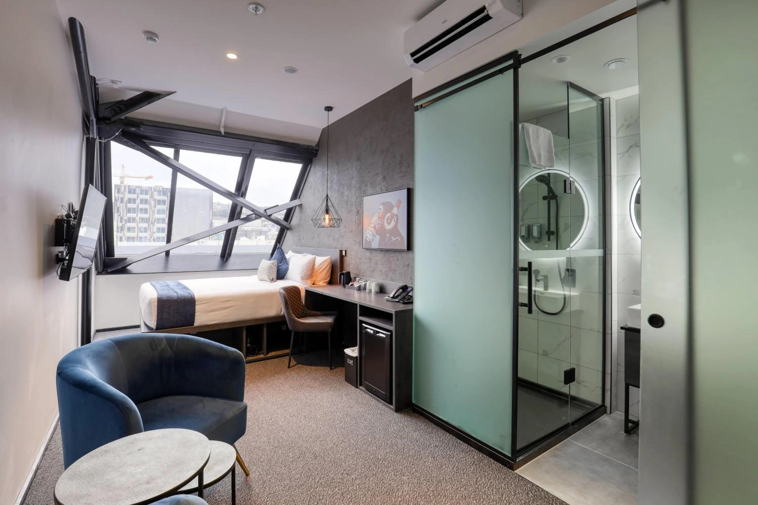 Business Queen Room in Microtel by Wyndham Wellington