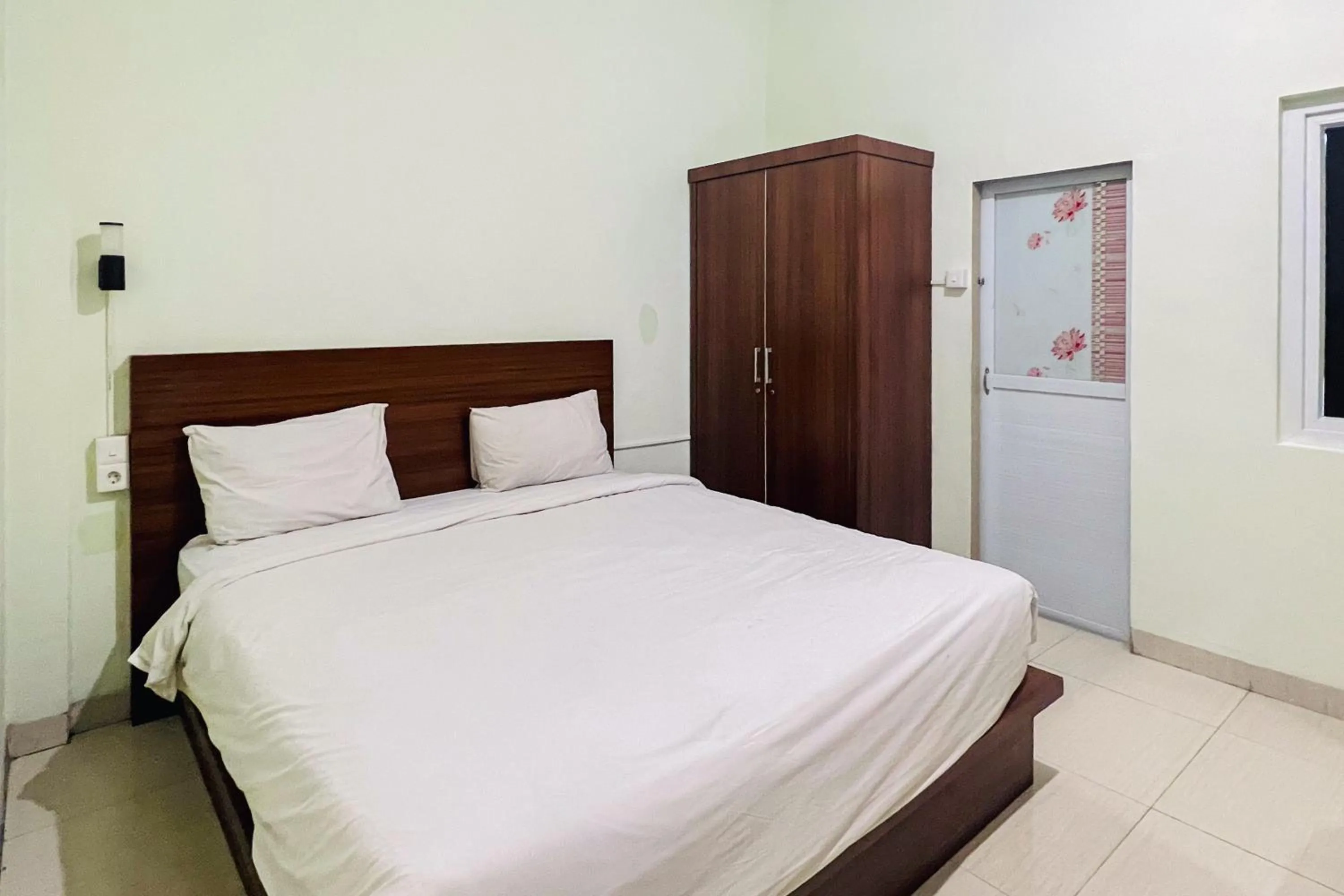 Standard Double Room in Teratai Residence RedPartner