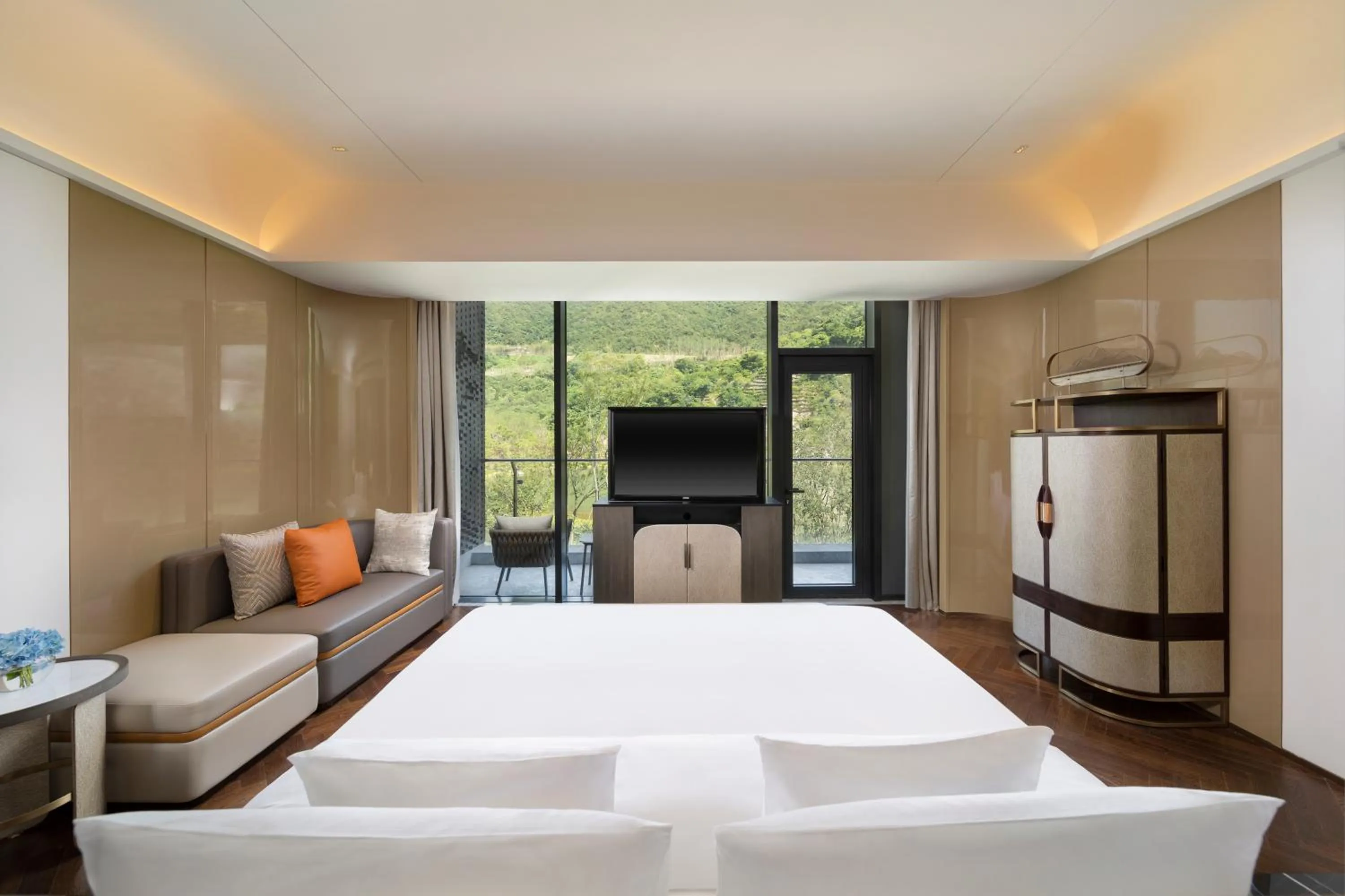 Collection Deluxe Room Lakeview in Radisson Collection Resort Nanjing