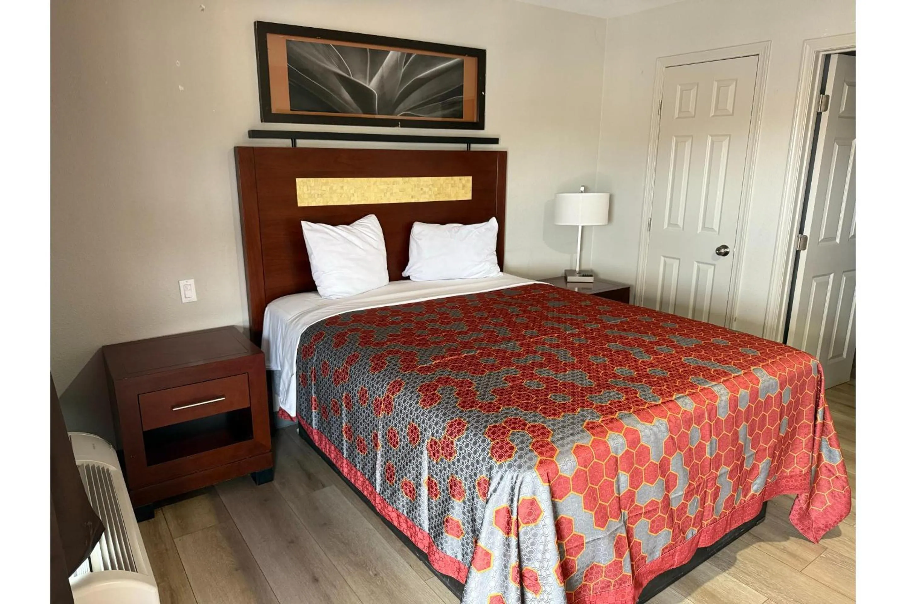 Queen Bed Non-Smoking in Big 7 Motel Chula Vista I-5