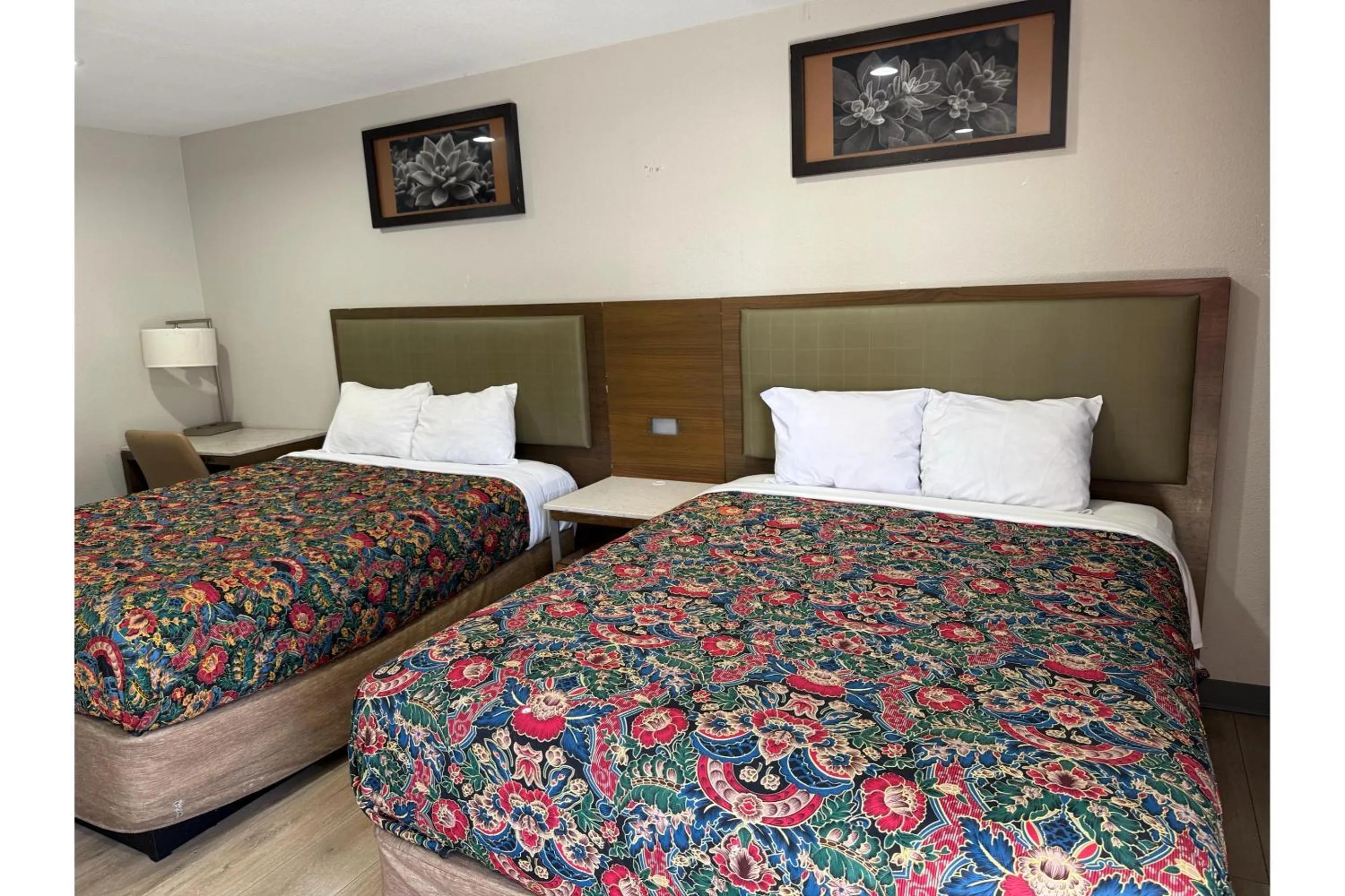 2 Queen Beds Non-Smoking in Big 7 Motel Chula Vista I-5