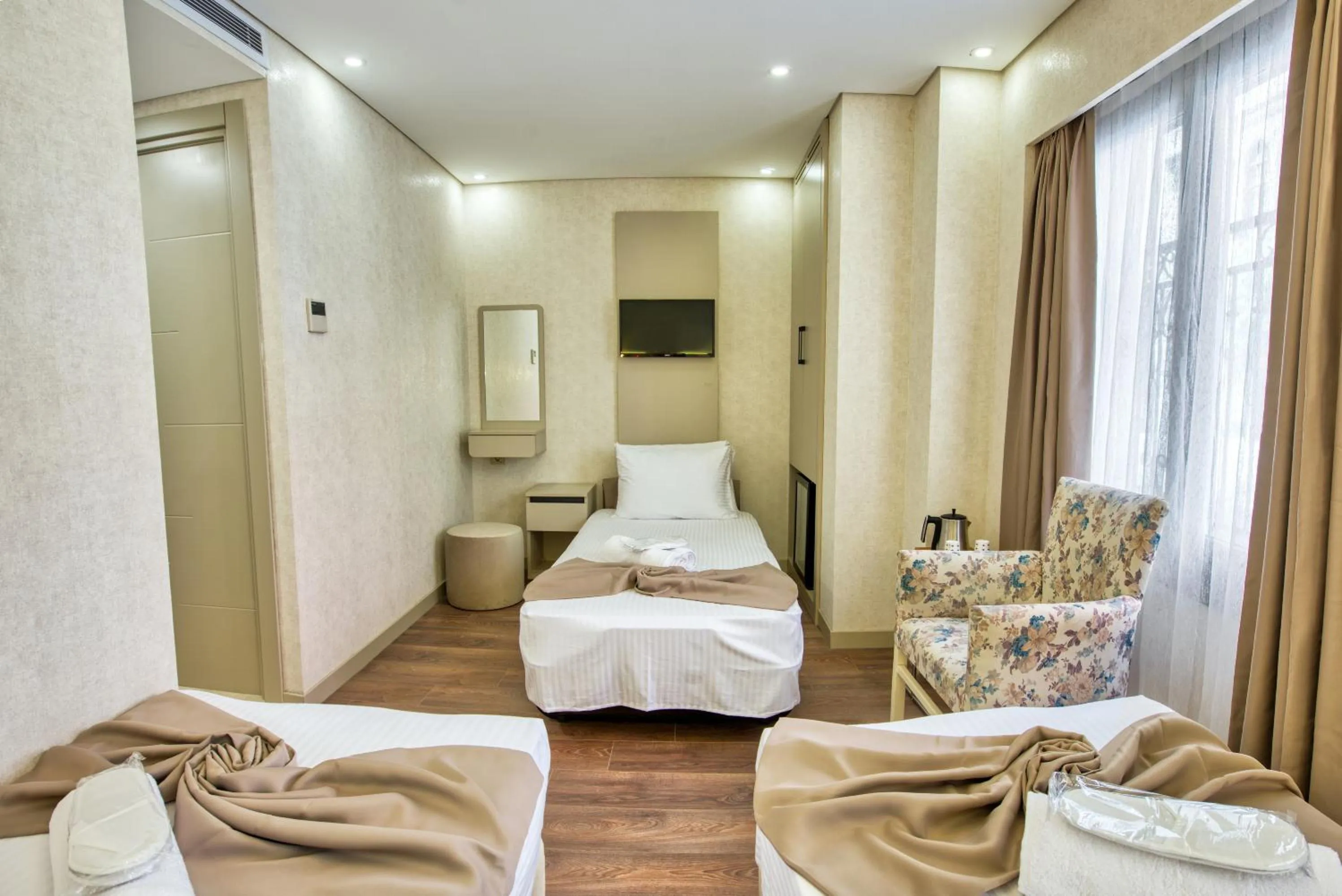 Triple Room with Balcony in Florina Hotel