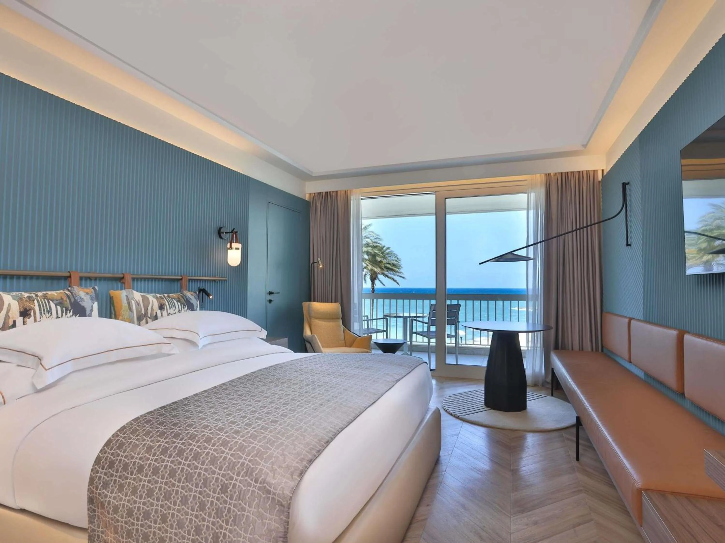 Executive King Room with Sea View in Mövenpick Hotel Beirut