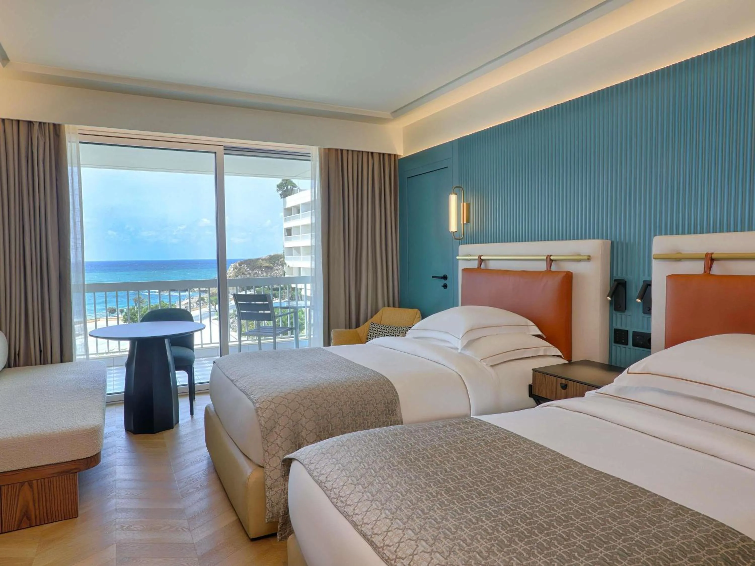 Executive Twin Room with Sea View with free airport shuttle in Mövenpick Hotel Beirut
