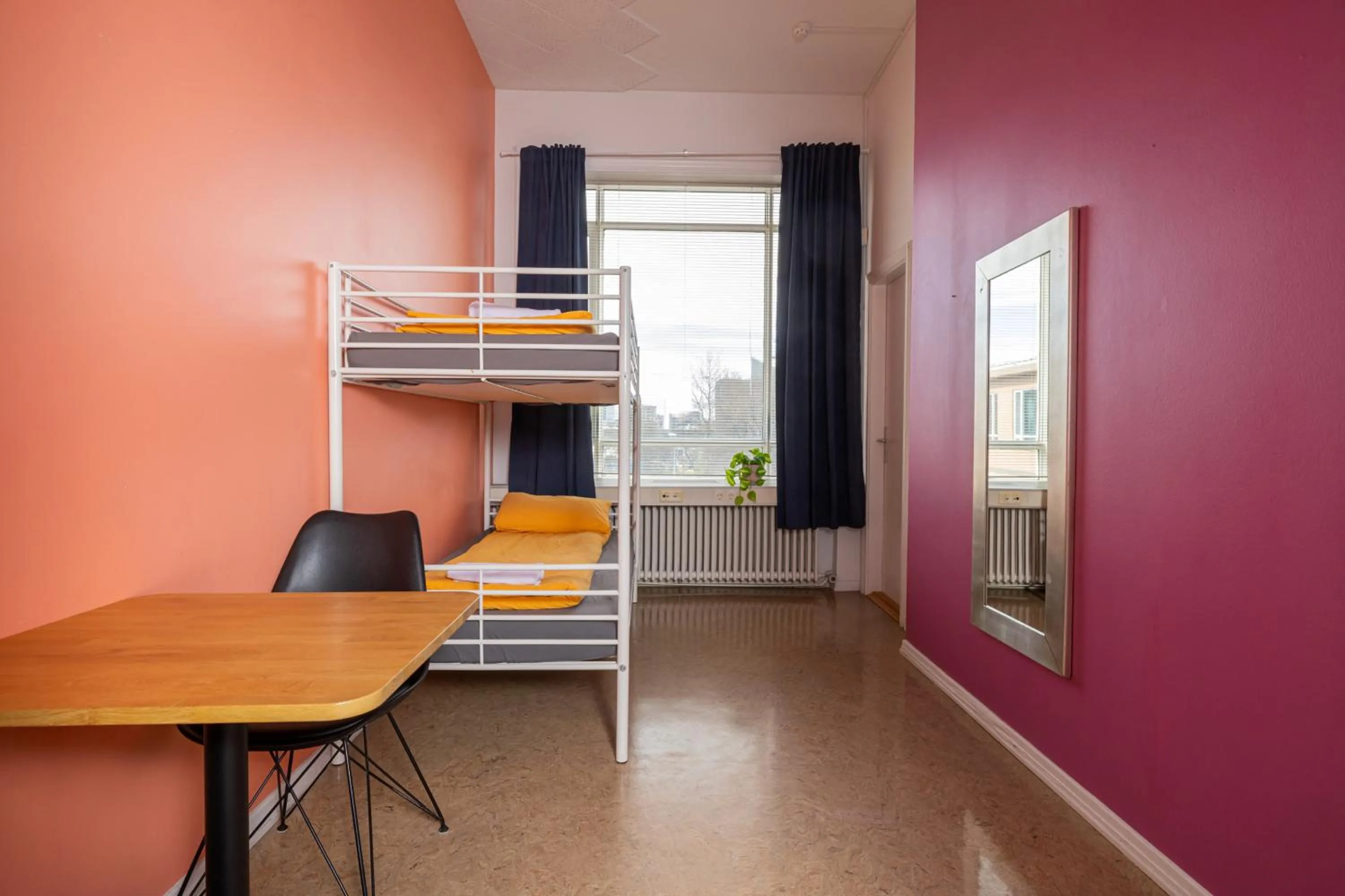 Budget Twin Room in Hostel B47