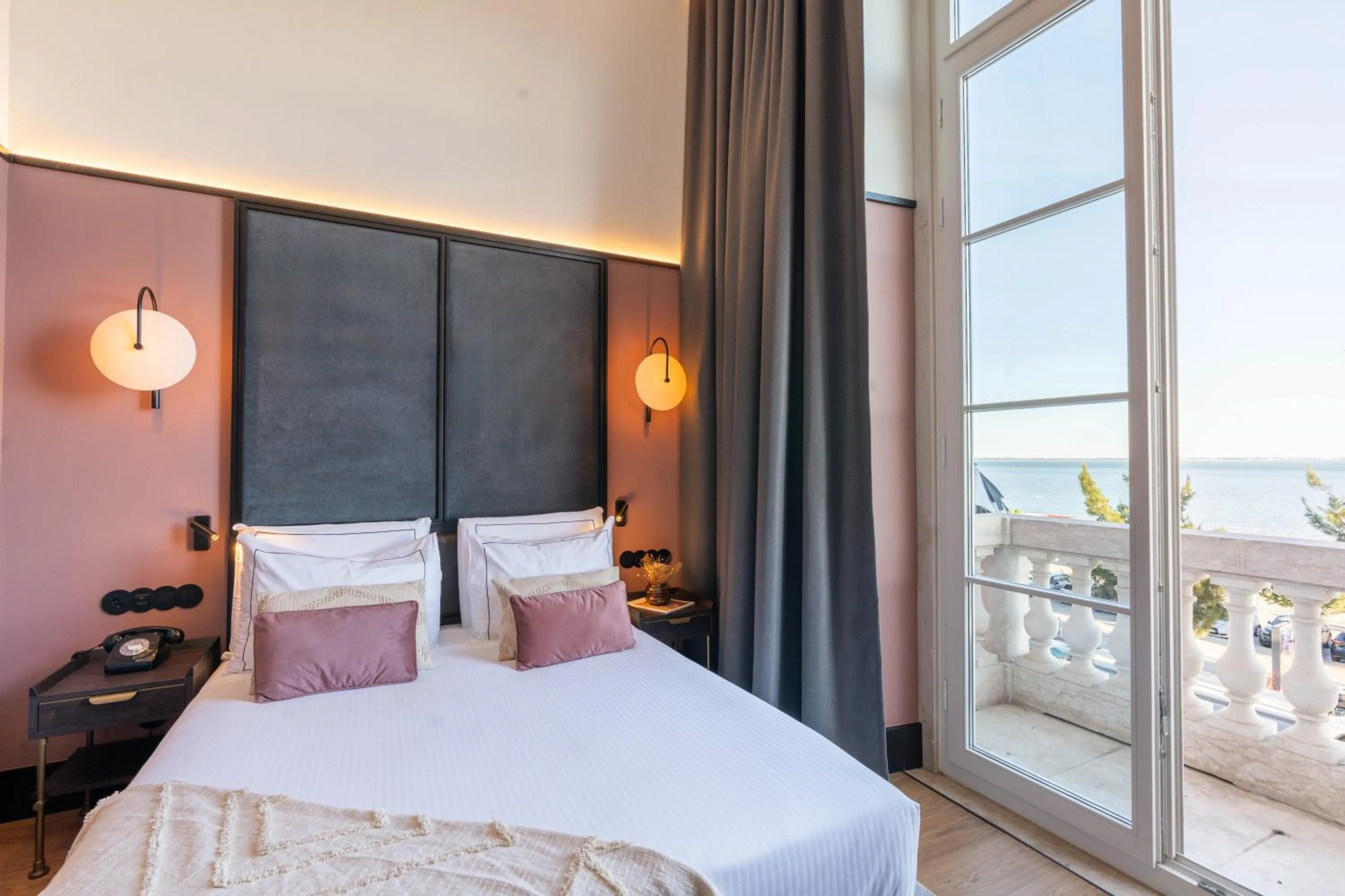 Double Room with Balcony and River View in The Editory Riverside Hotel, an Historic Hotel