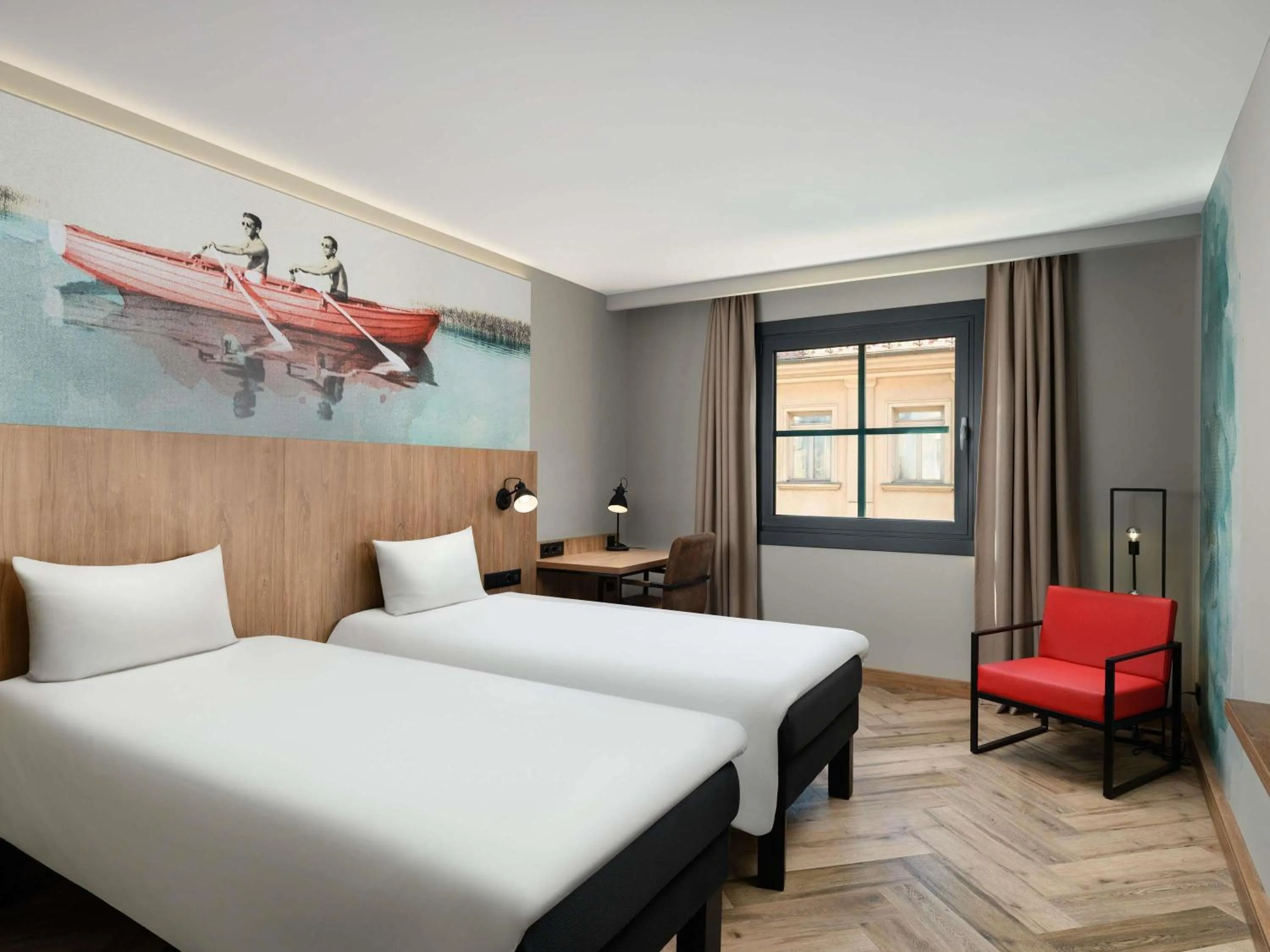 Superior Twin Room in Ibis Budapest Heroes Square