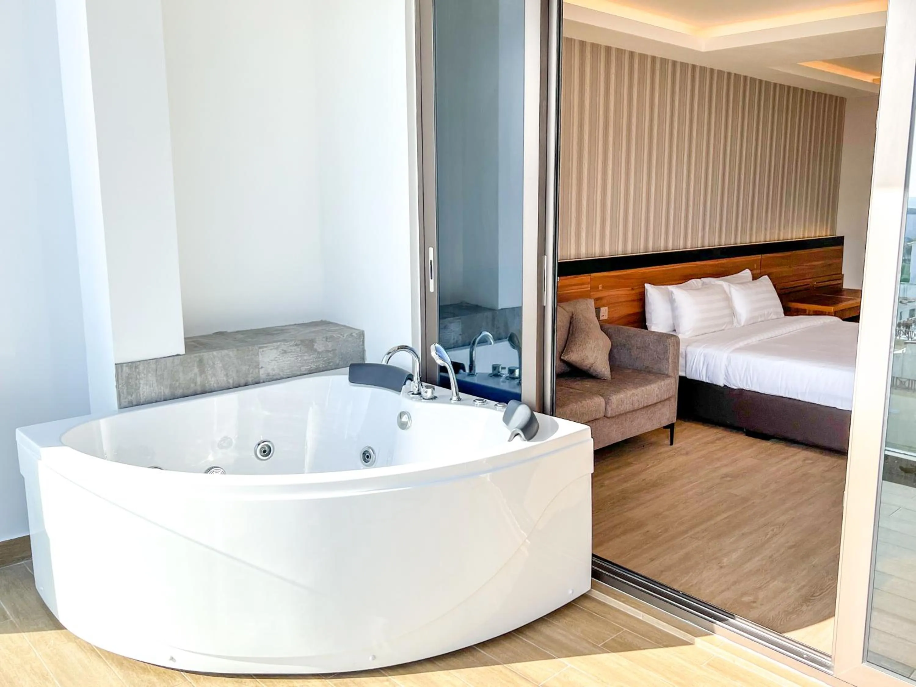 King Suite with Jacuzzi  in Triton Prestige Seaview and Spa