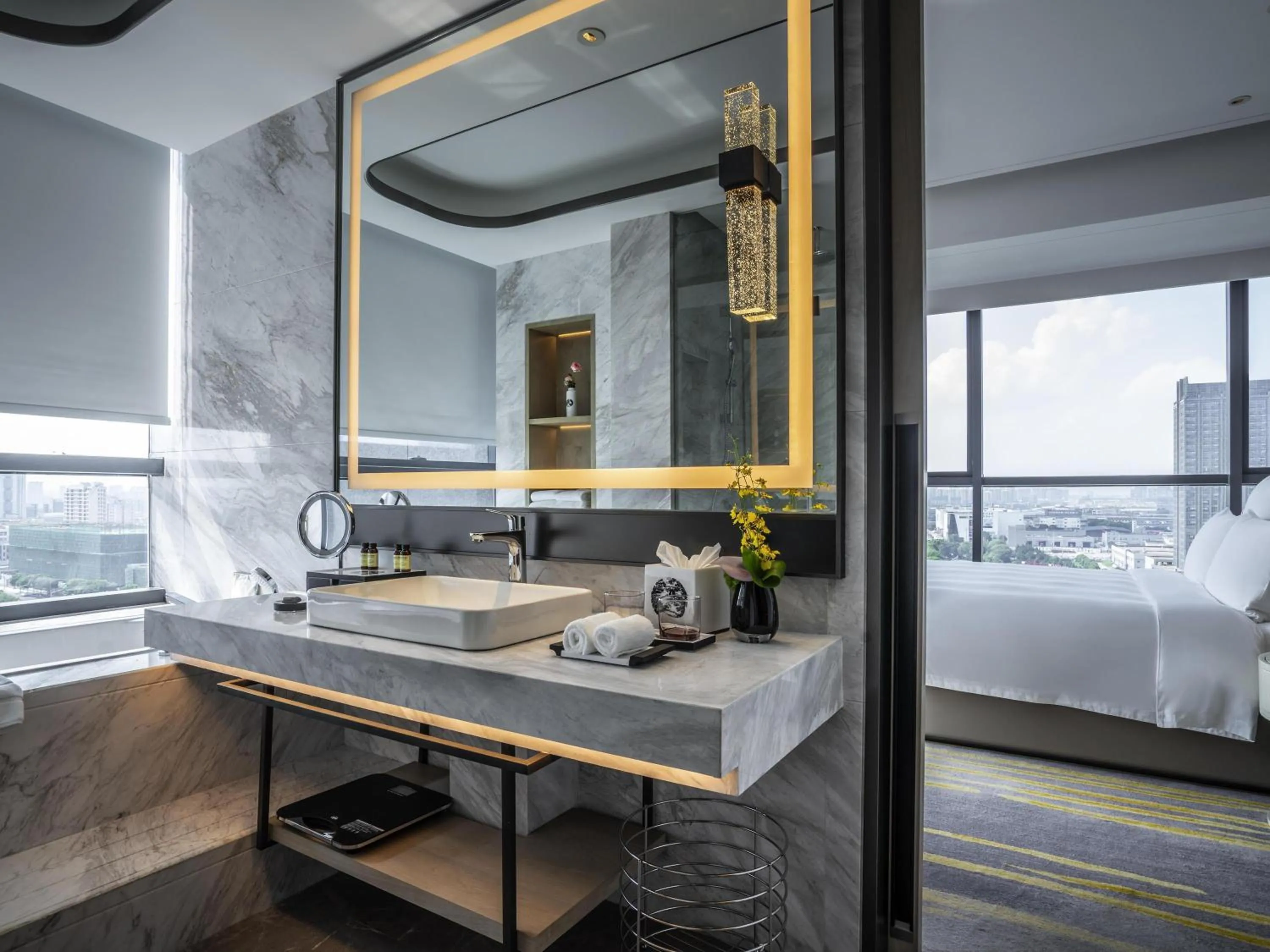 Deluxe Executive King Room with Lounge Access in Pullman Suzhou Zhonghui