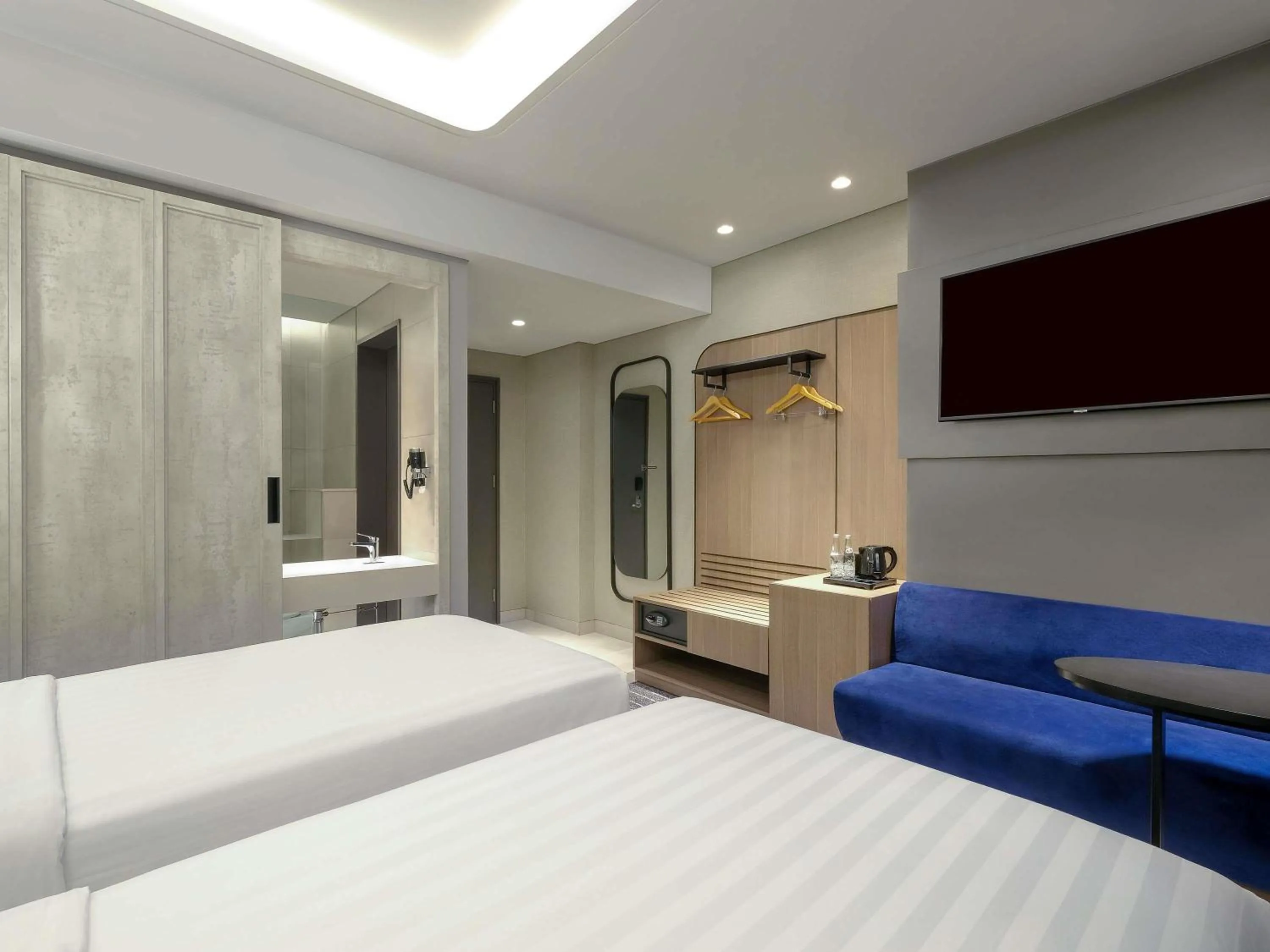 Superior Twin Room in Mercure Tangerang Centre