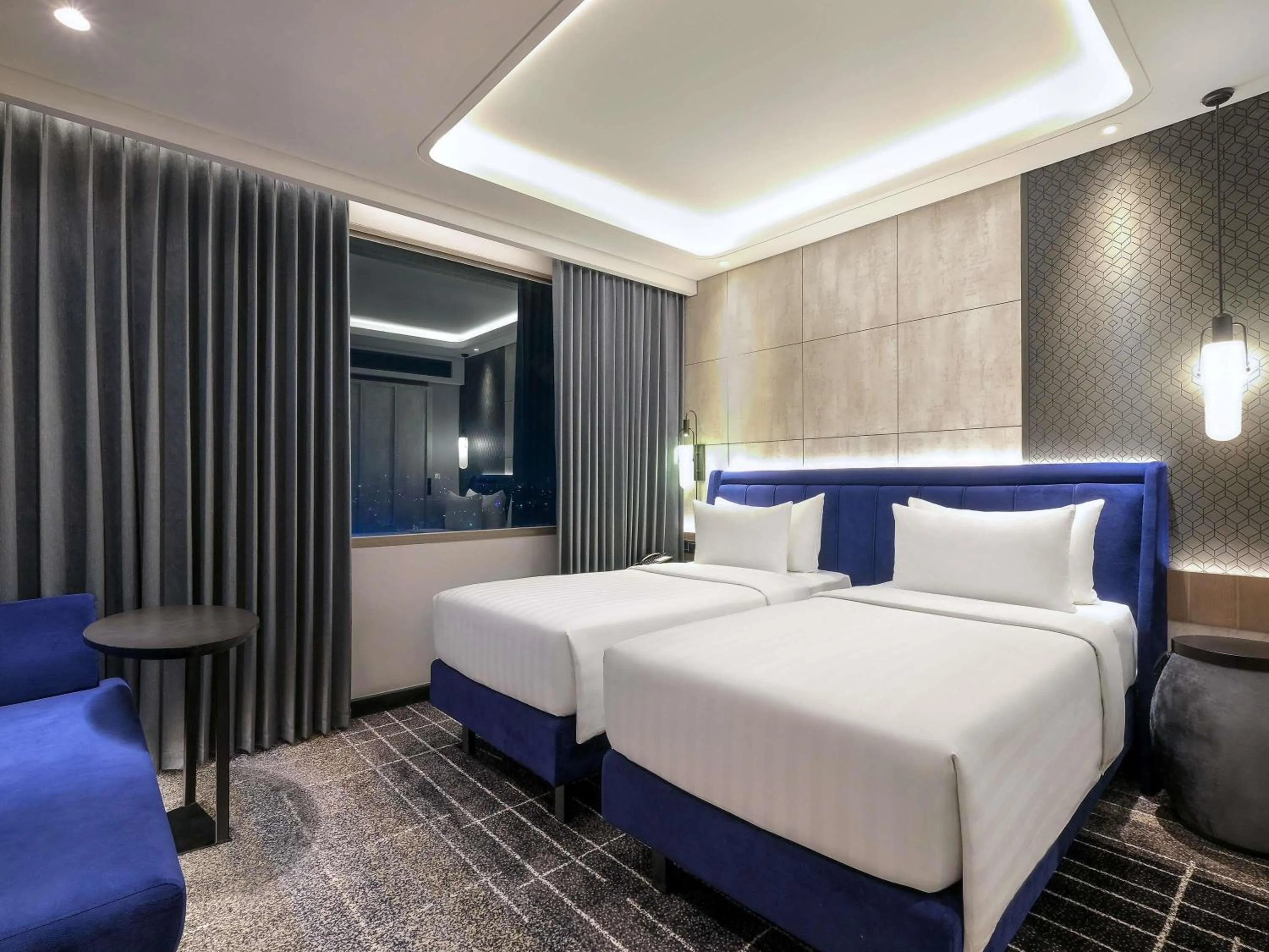 Deluxe Twin Room in Mercure Tangerang Centre