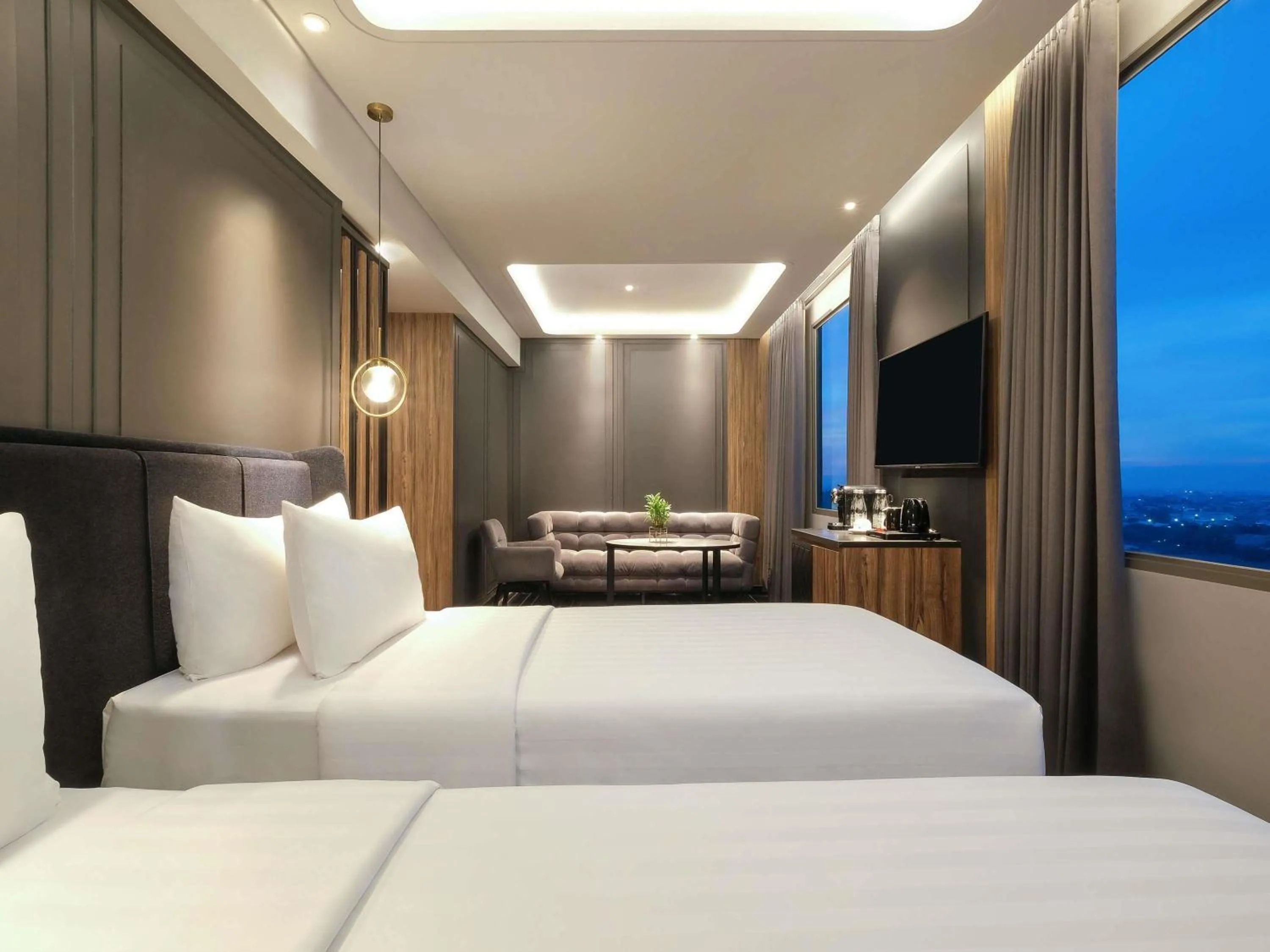 Junior Twin Suite in Mercure Tangerang Centre