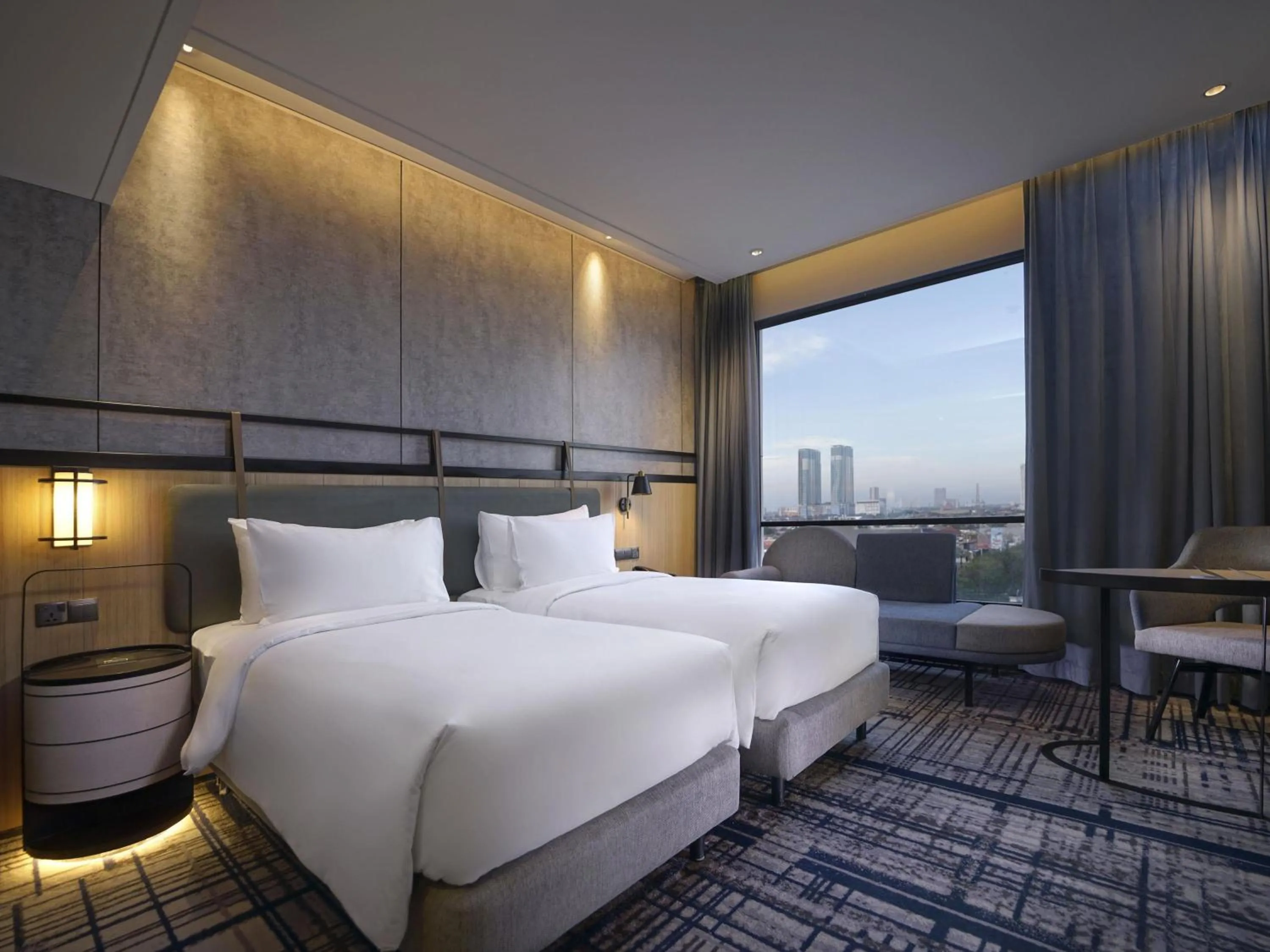 Deluxe Twin Room - City Side in Mercure Surabaya Manyar