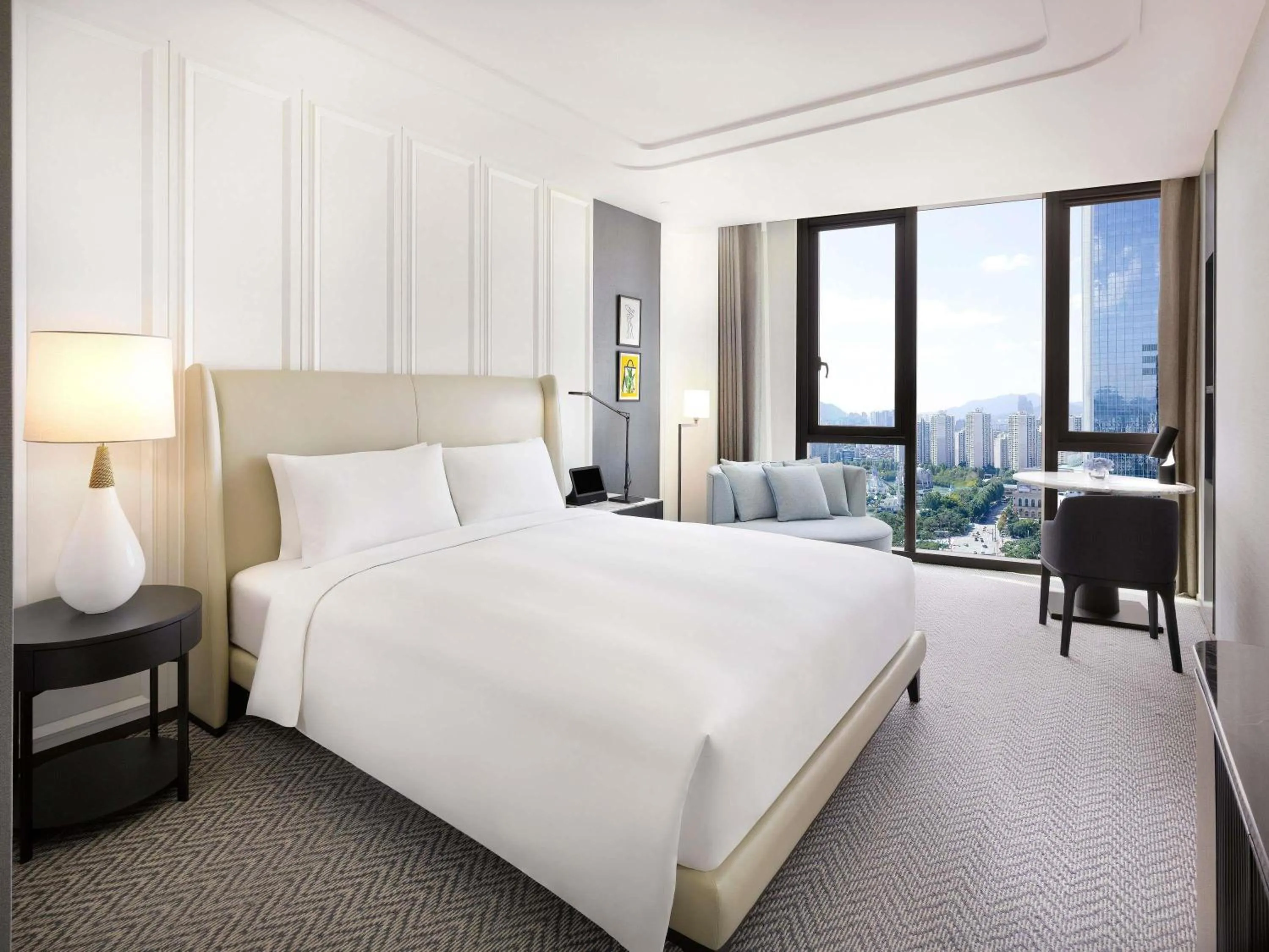 Luxury Lake Room with 1 King Size Bed, Lake View in Sofitel Ambassador Seoul Hotel & Serviced Residences