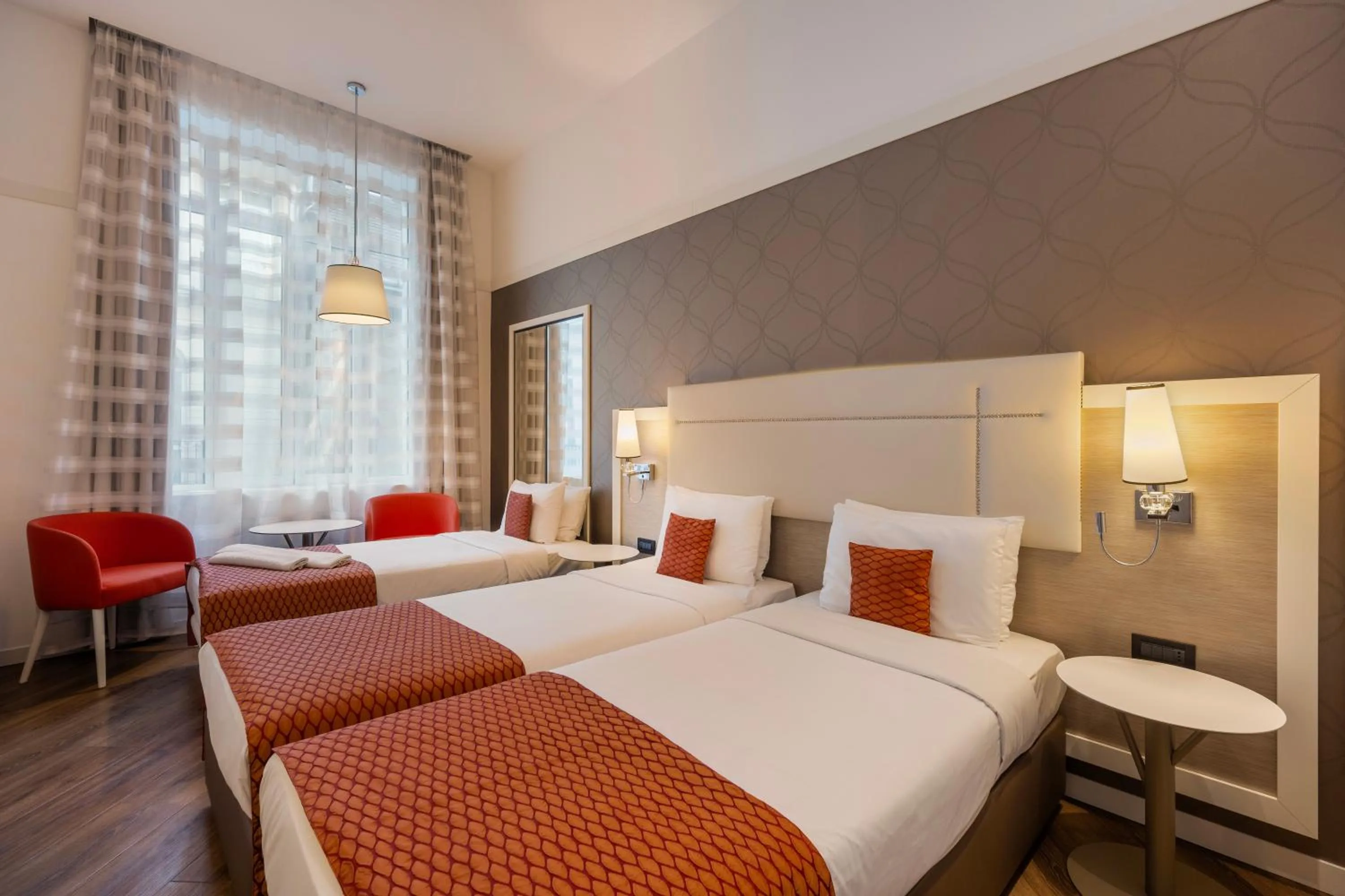 Deluxe Connecting Room in Ikonik Parlament