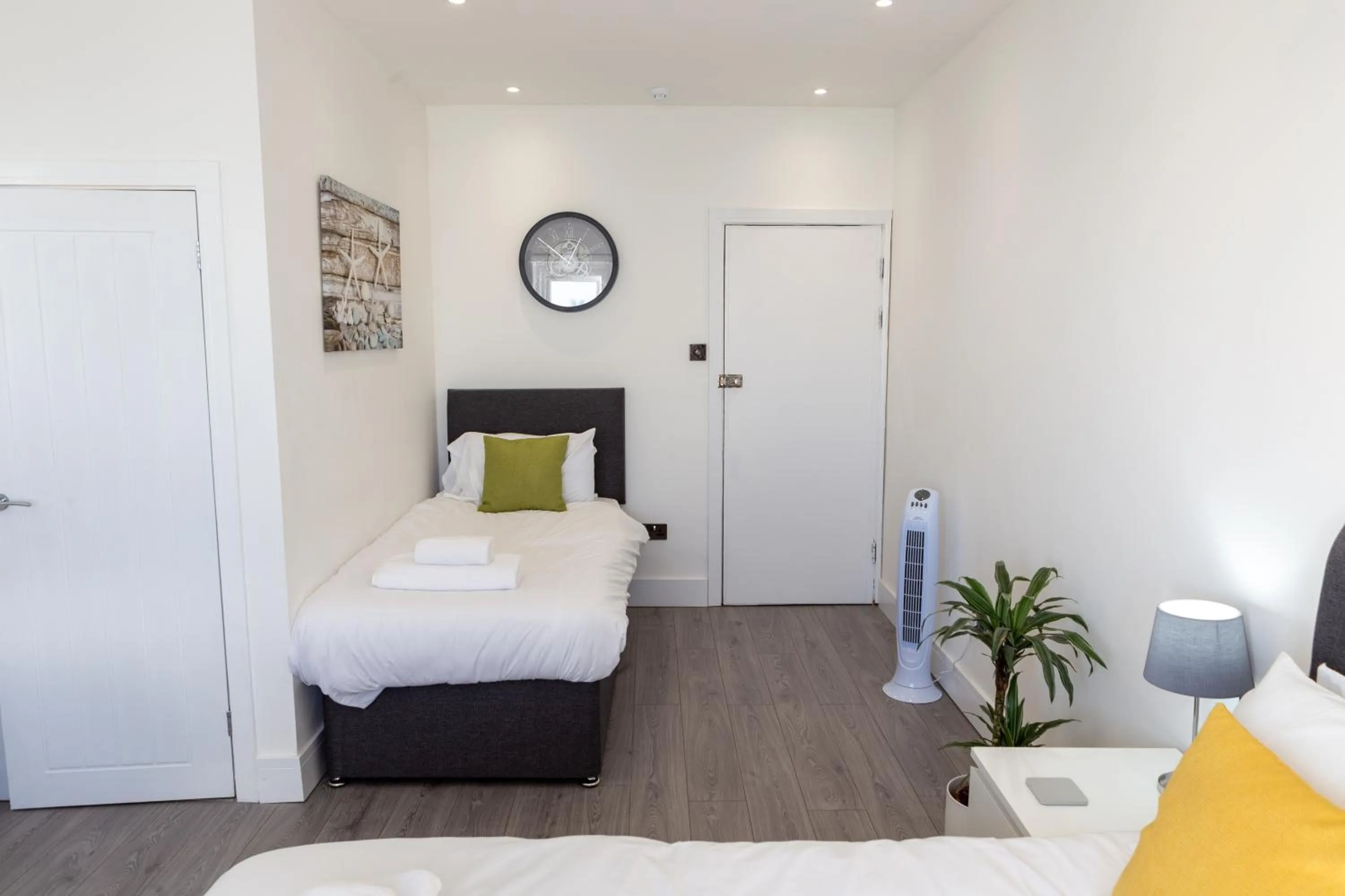 Single Room with Shower - single occupancy in The Halcyon