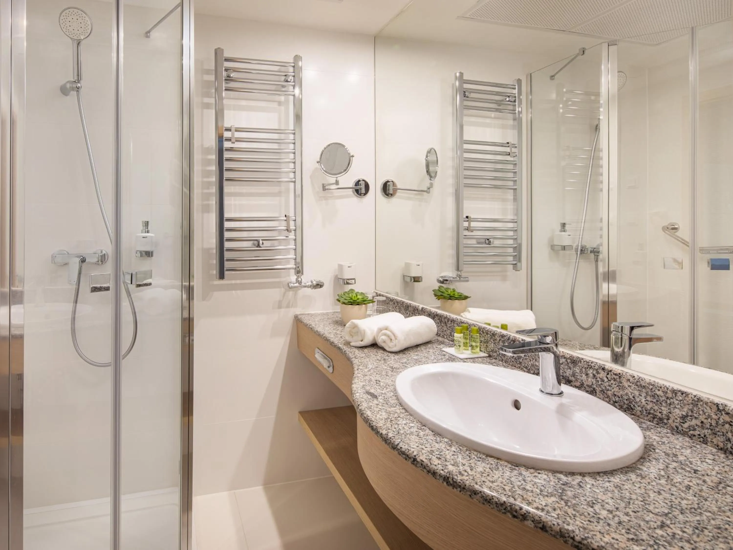 Comfort Twin Room with Balcony - single occupancy in Hotel Carbona Thermal Spa