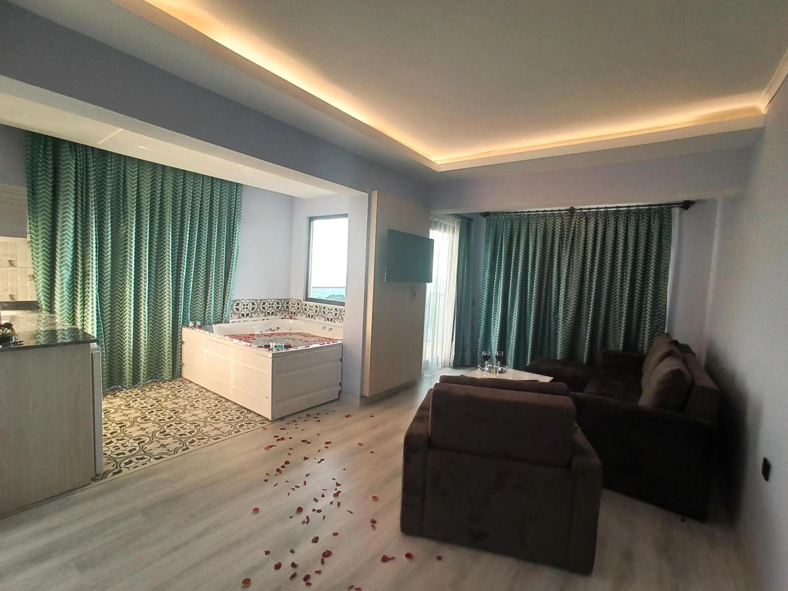 King Suite with Sea View in Livaneli Boutique Otel