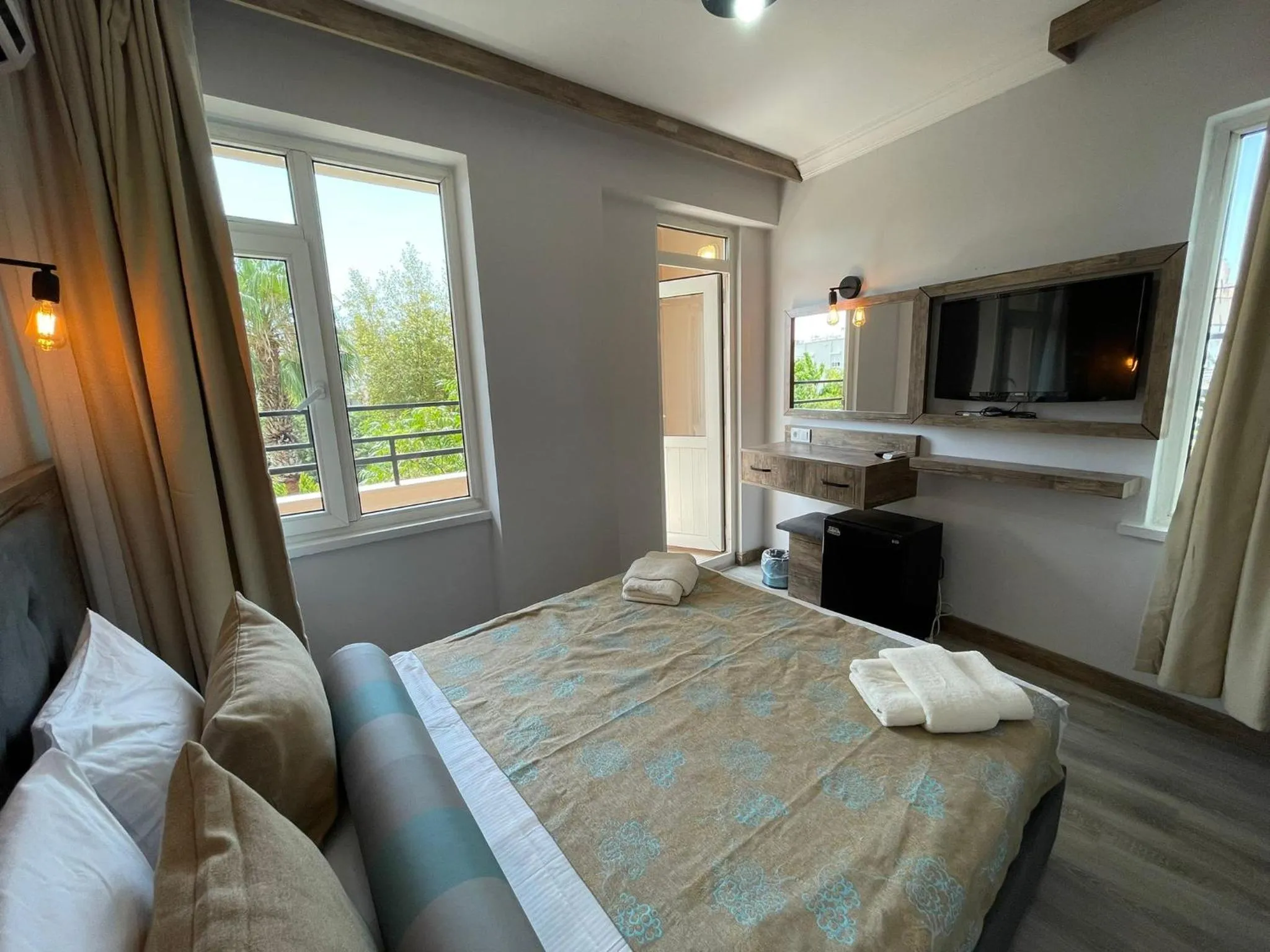 Superior Quadruple Room in Seven City Hotel