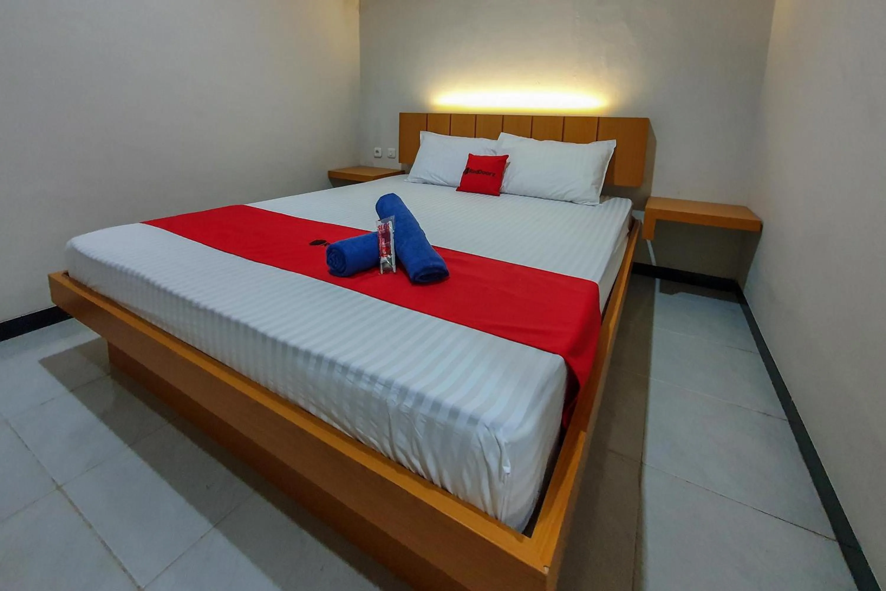 Double Room in RedDoorz Syariah near Solo Paragon Mall 2