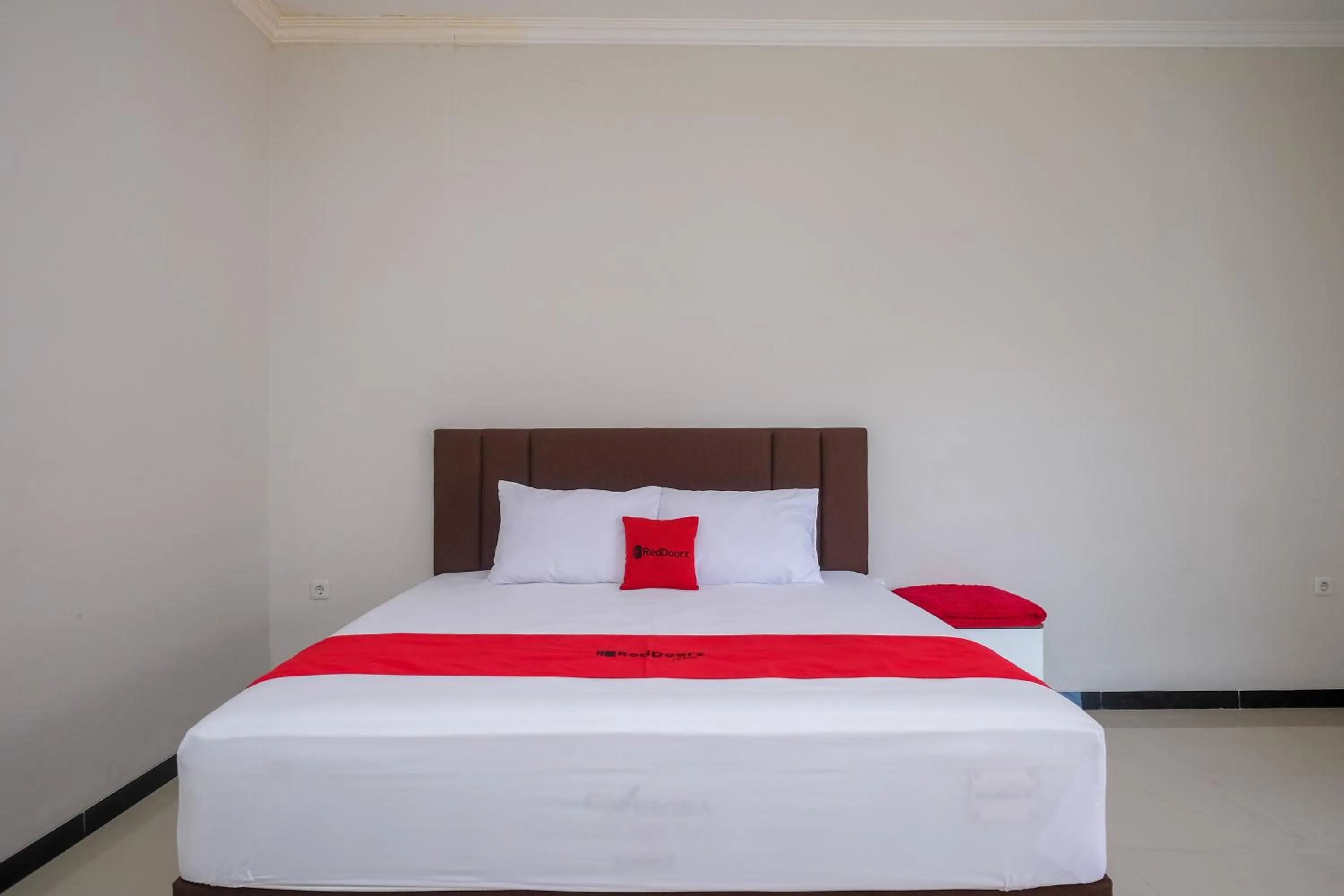 Deluxe Room in RedDoorz Syariah near Solo Paragon Mall 2