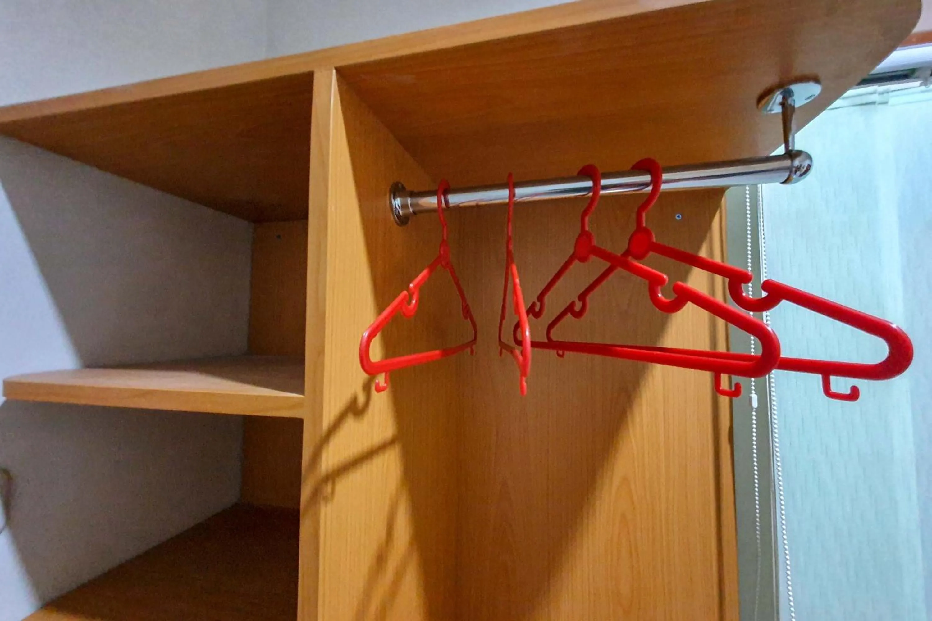 Twin Room in RedDoorz Syariah near Solo Paragon Mall 2