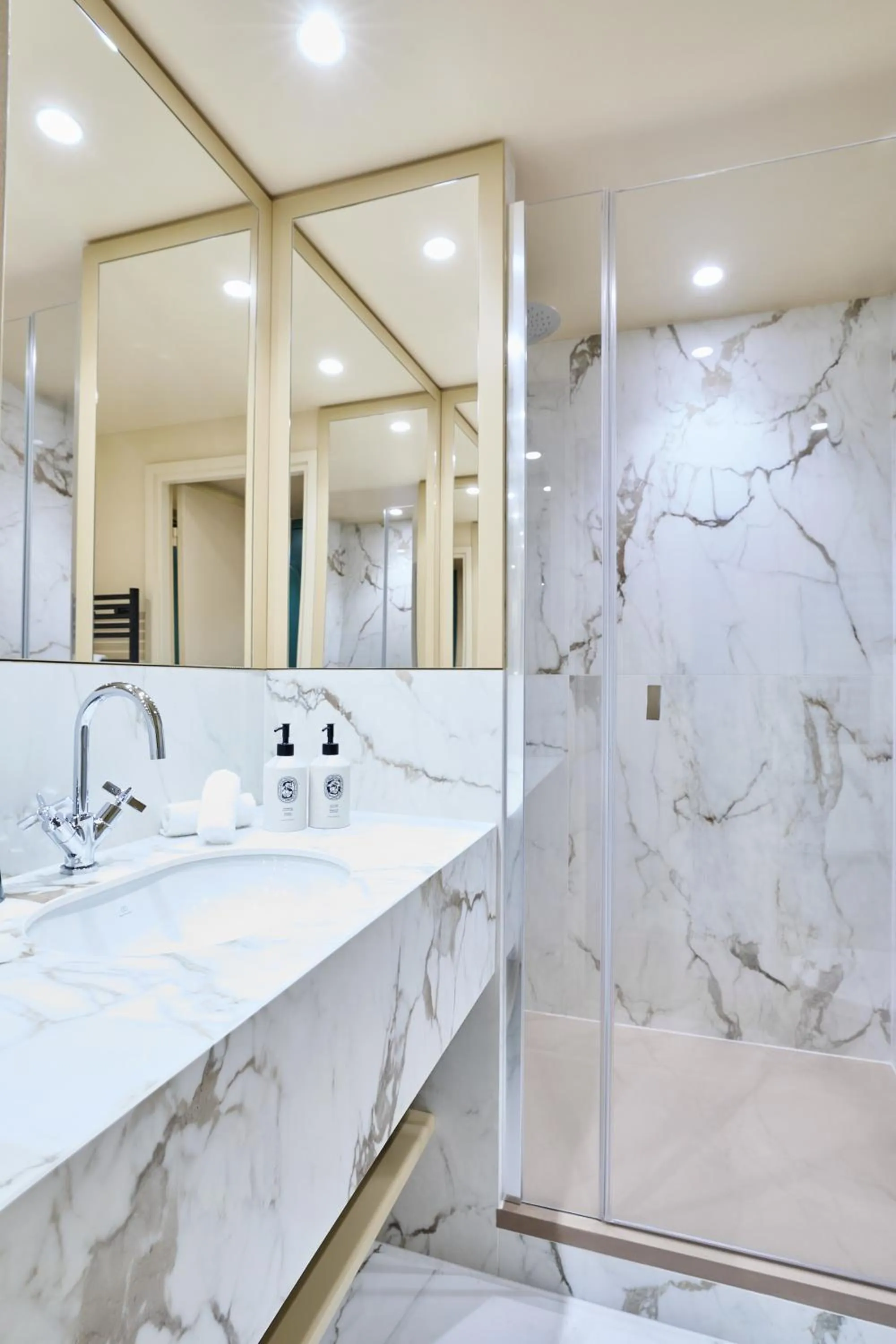 Single Room with Terrace in Hôtel Prince de Conti - Hôtel Rénové