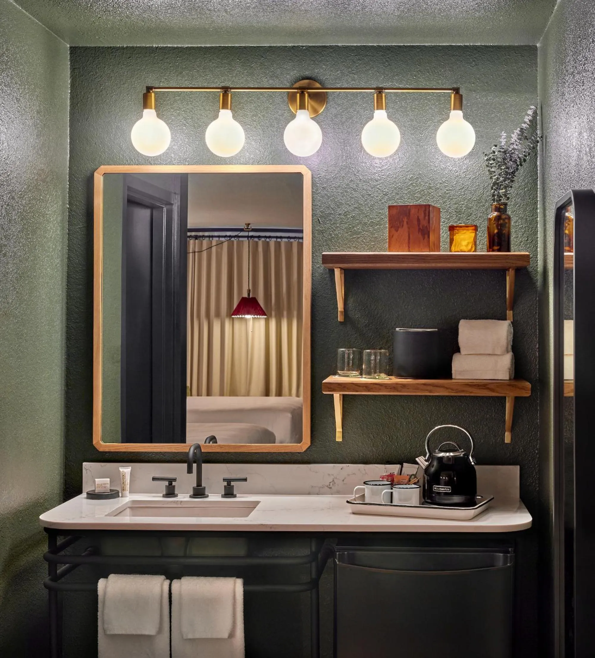 Classic 1 King in High Country Motor Lodge - Near NAU and Downtown