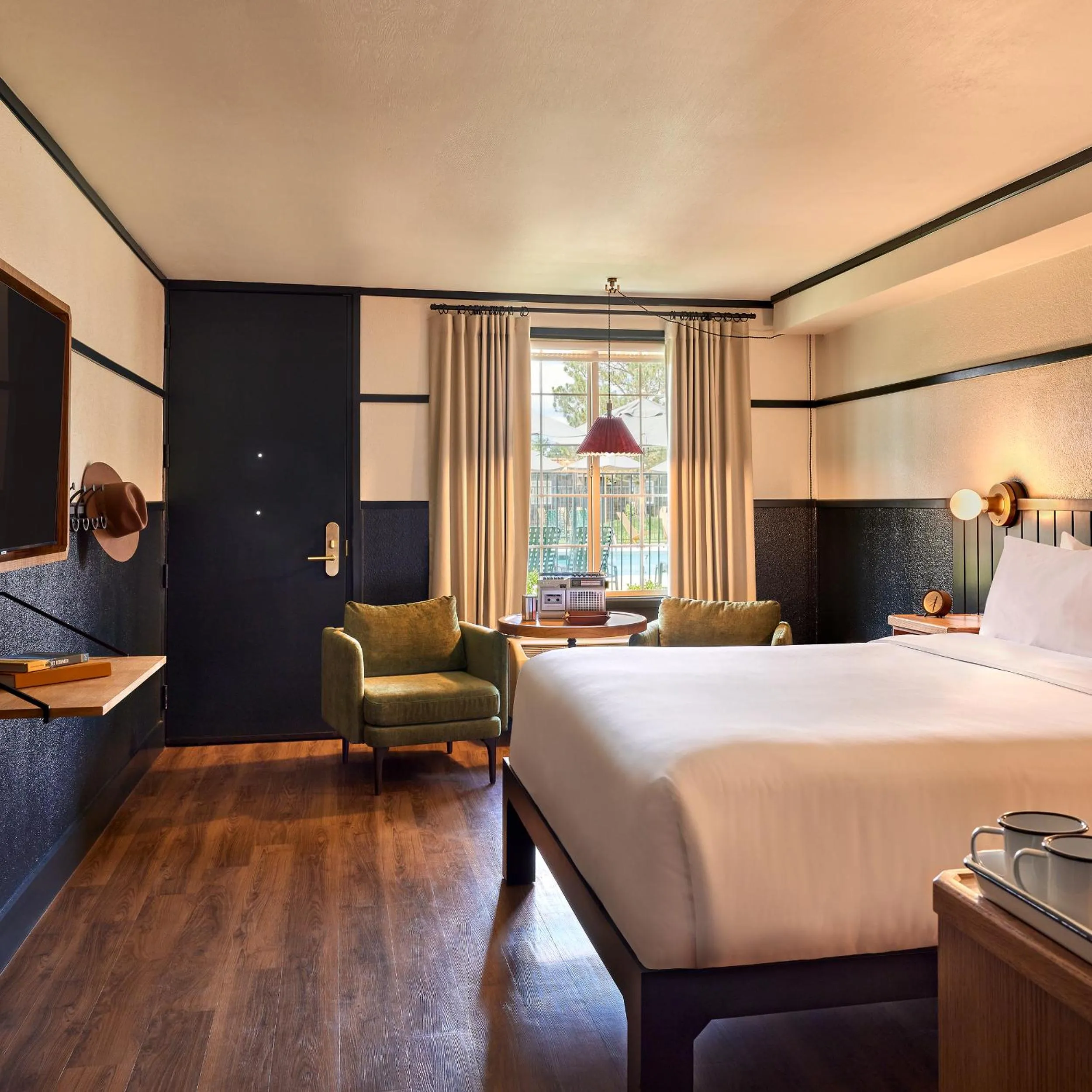 Pool 1 King in High Country Motor Lodge - Near NAU and Downtown