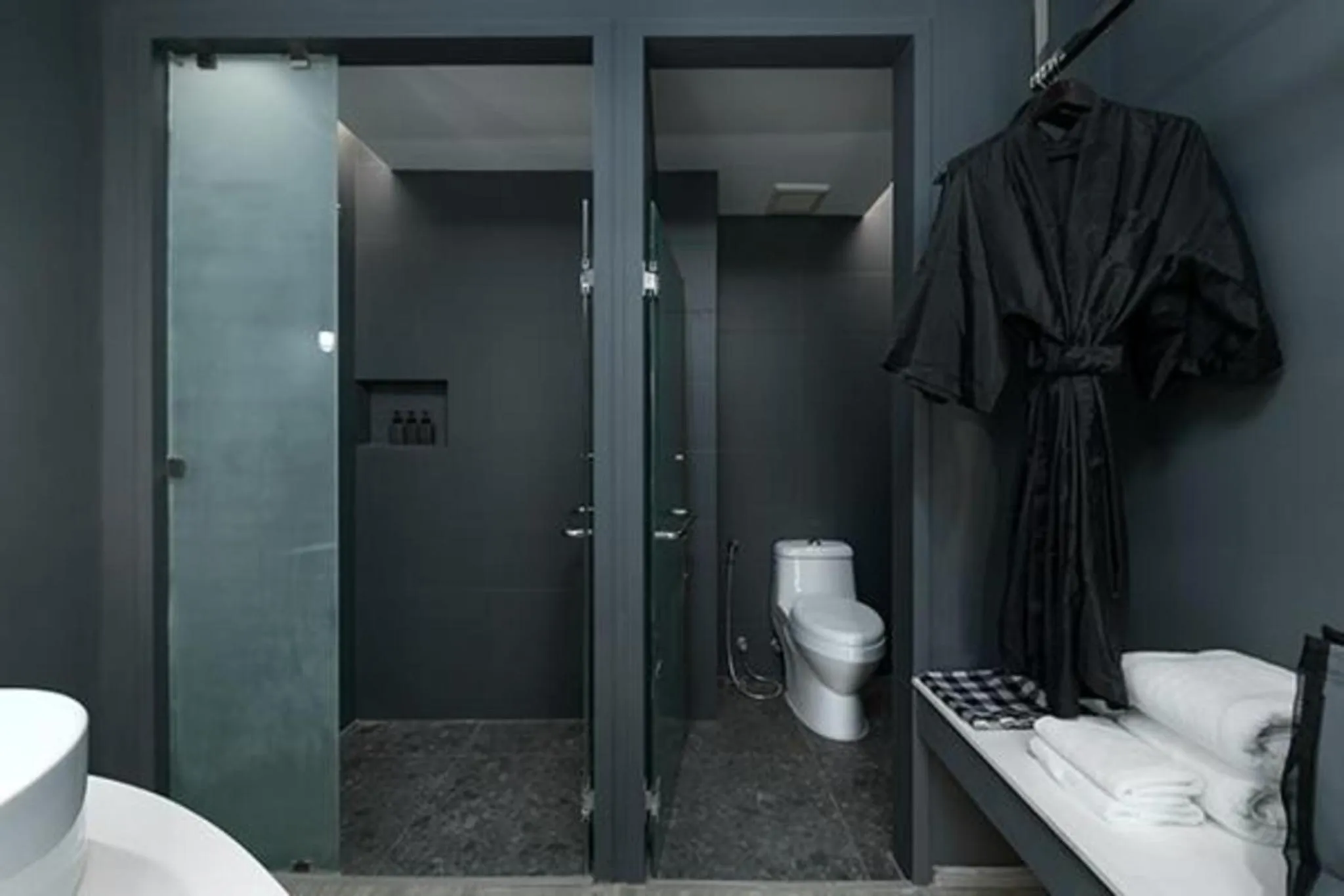 Ozone Hall Twin Bed with Balcony in Foto Hotel Phuket Beachfront