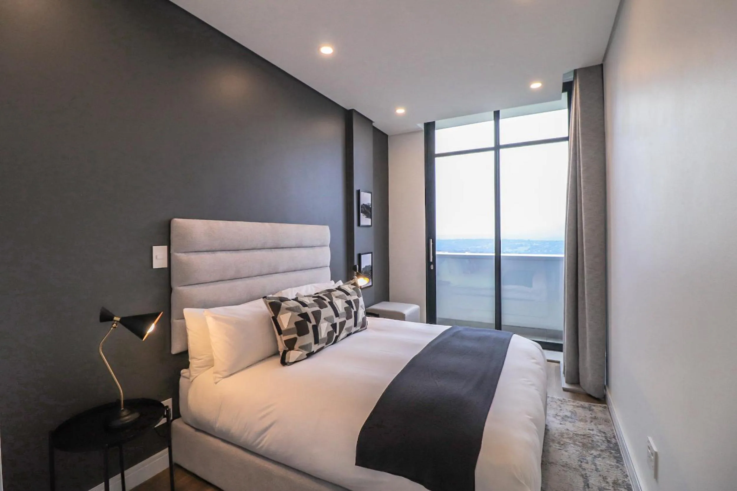 Superior Apartment in Reserved Suites Illovo