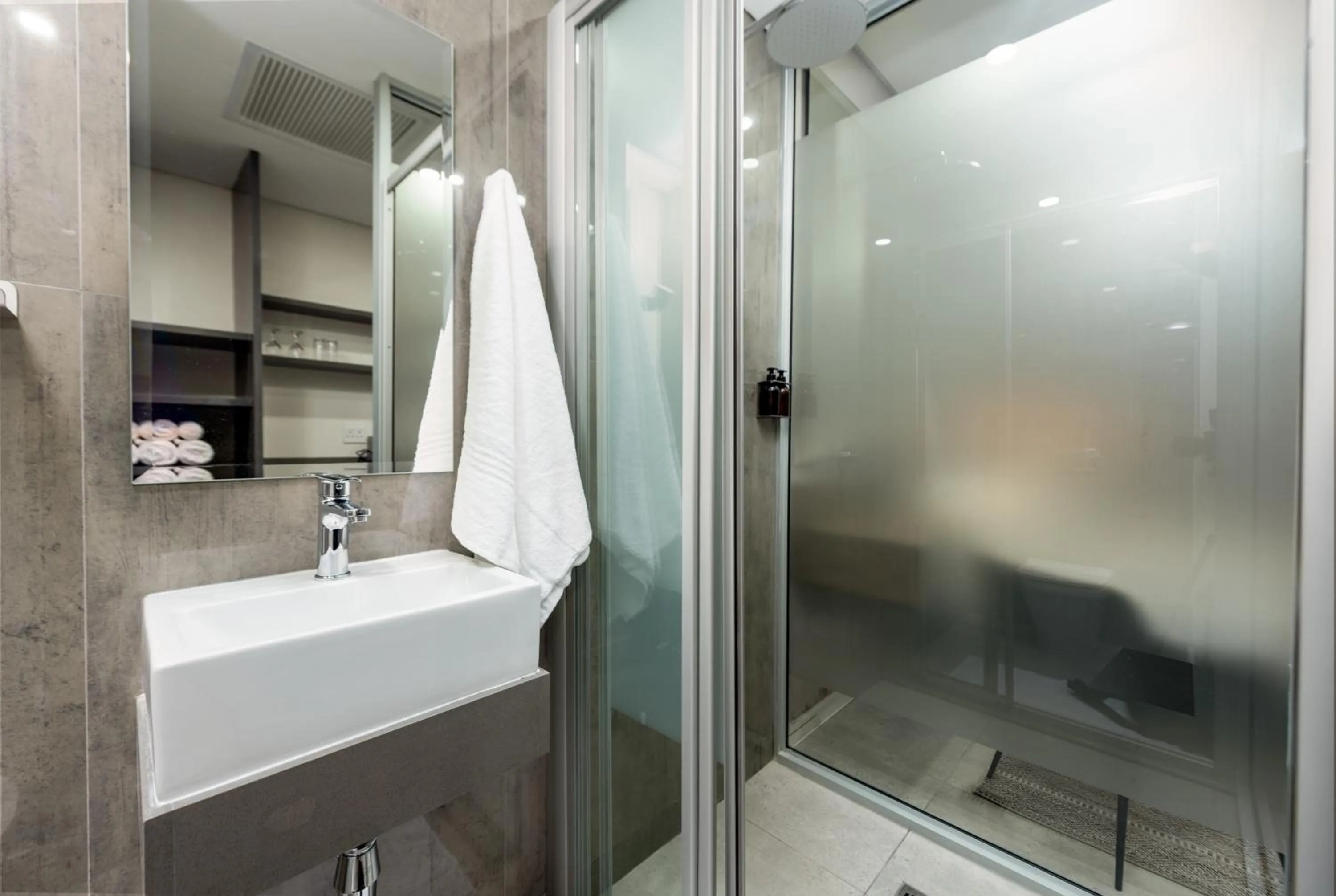 One-Bedroom Apartment in Reserved Suites Illovo