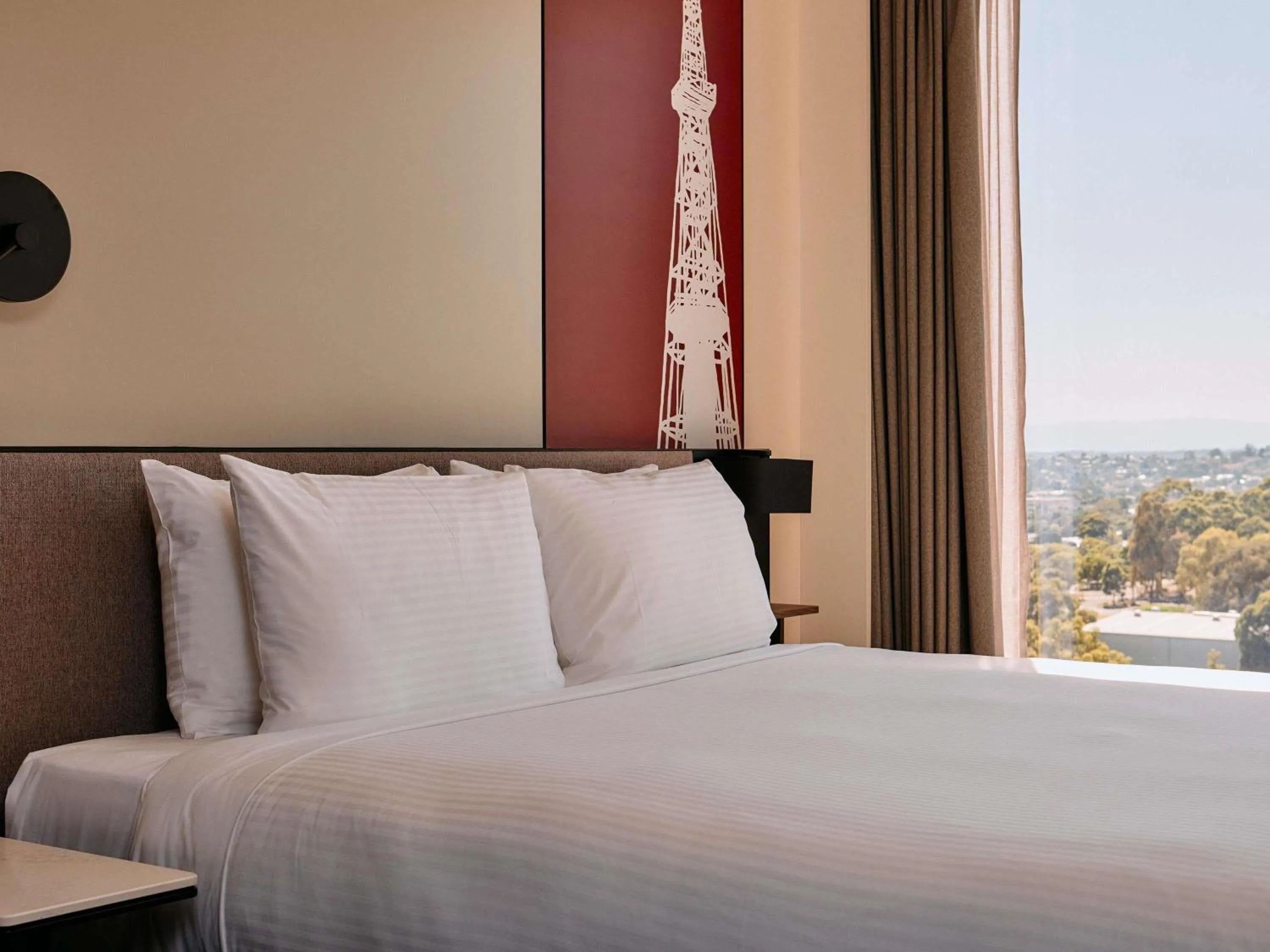 Standard Queen Room in Mercure Melbourne Doncaster