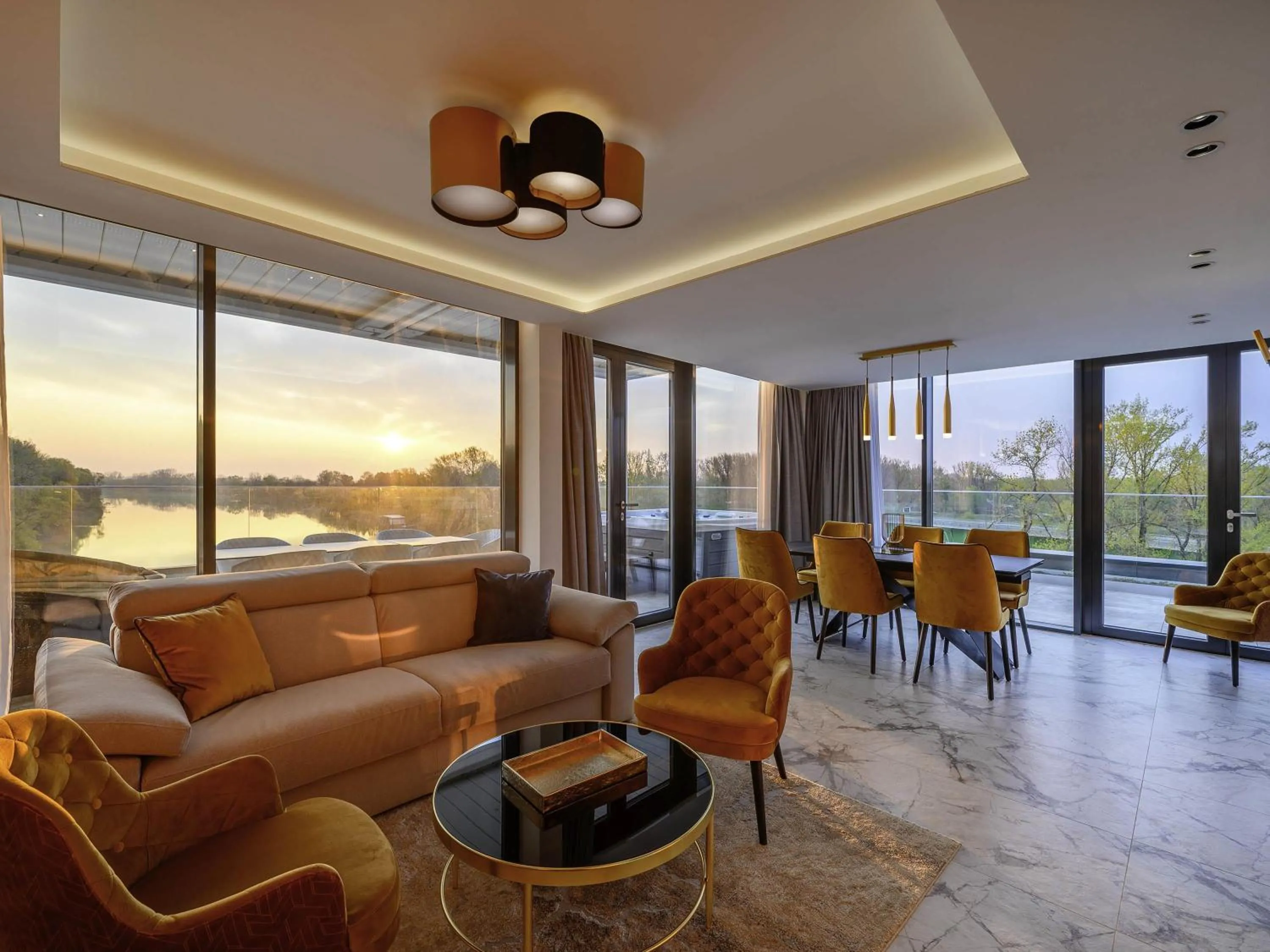 Executive room with One Double Bed and Sofa in Mercure Tokaj Center