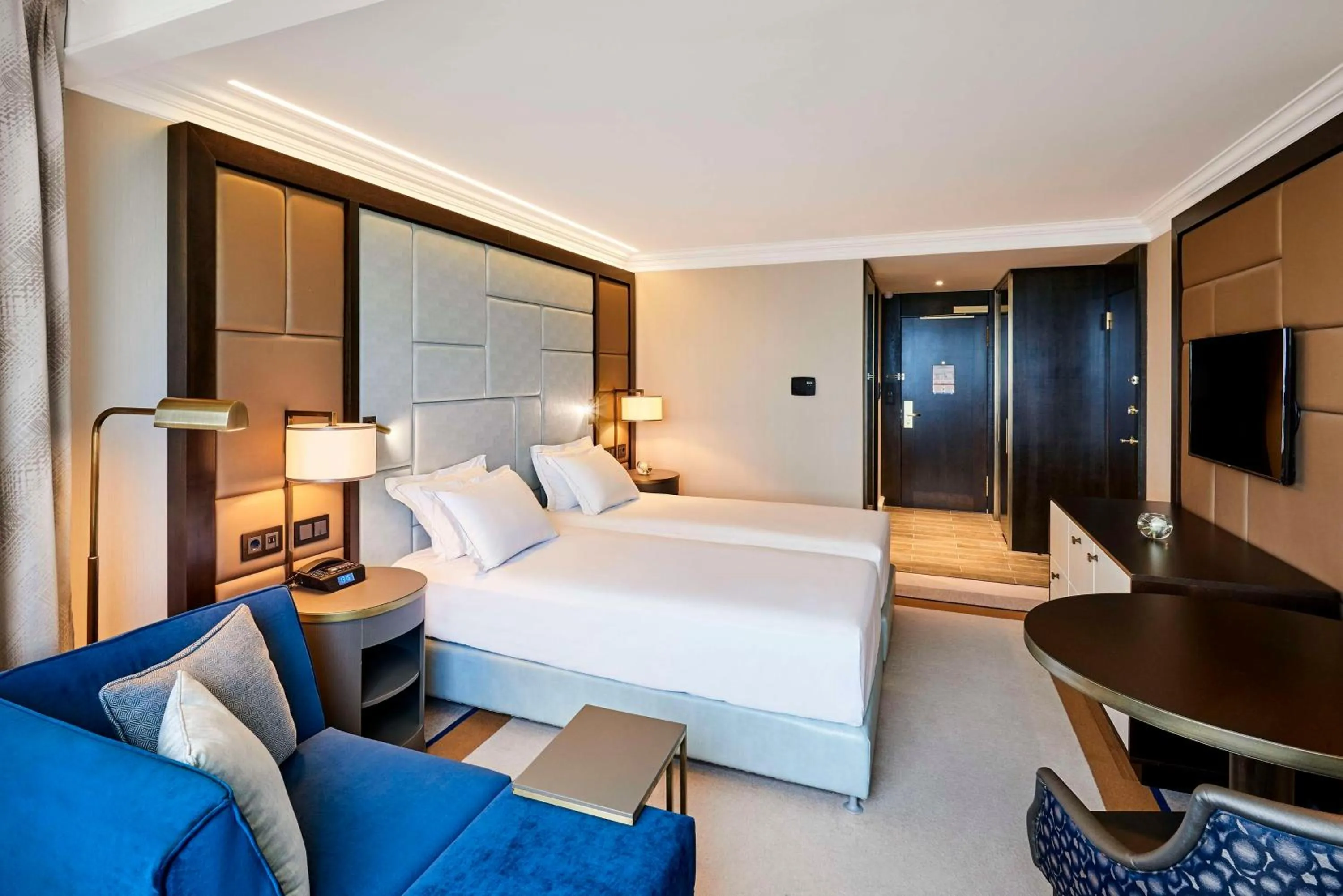 Twin Guest Room with Courtyard View in Hilton Budapest