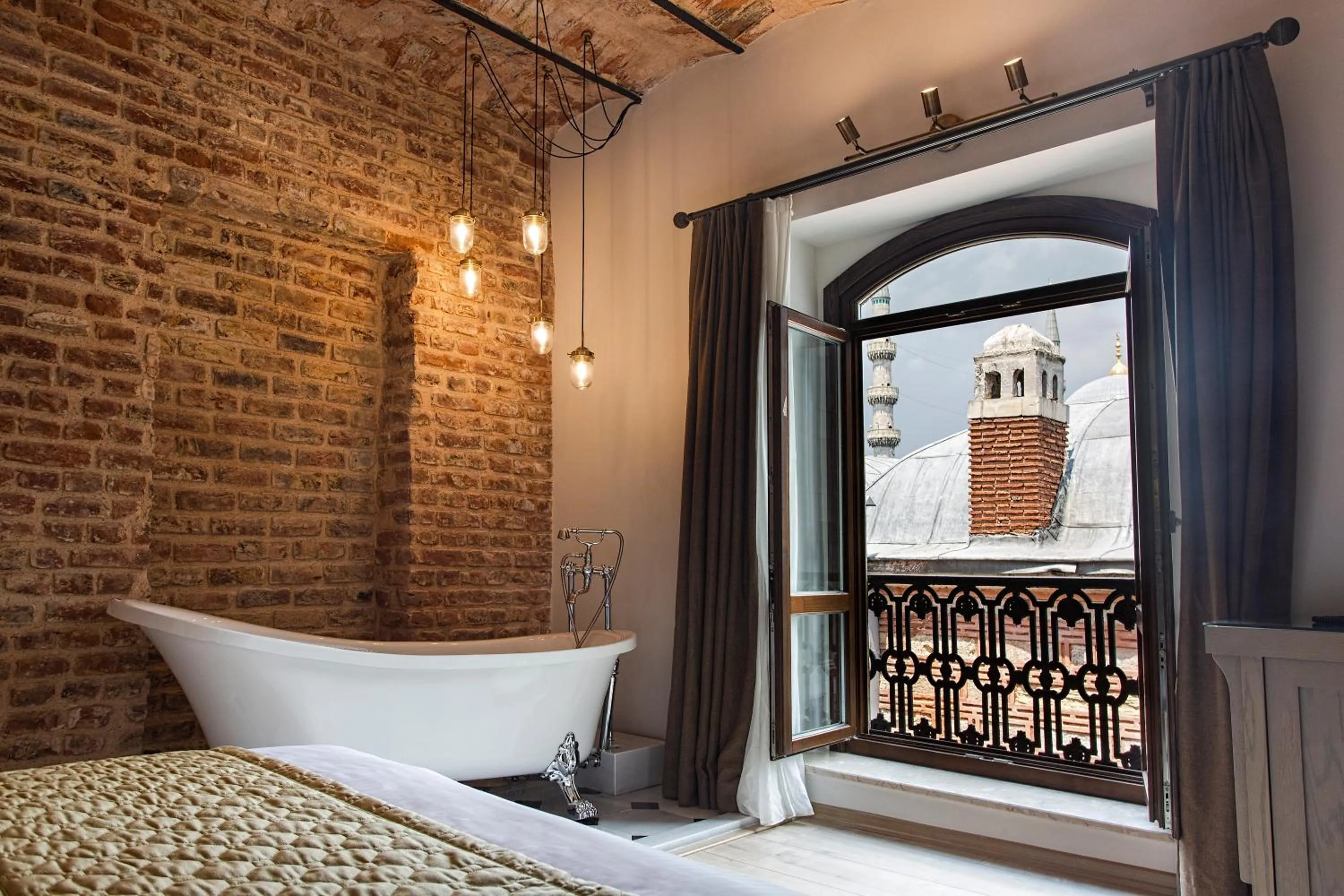 Junior Suite with Bathtub in Mest Hotel Istanbul Sirkeci