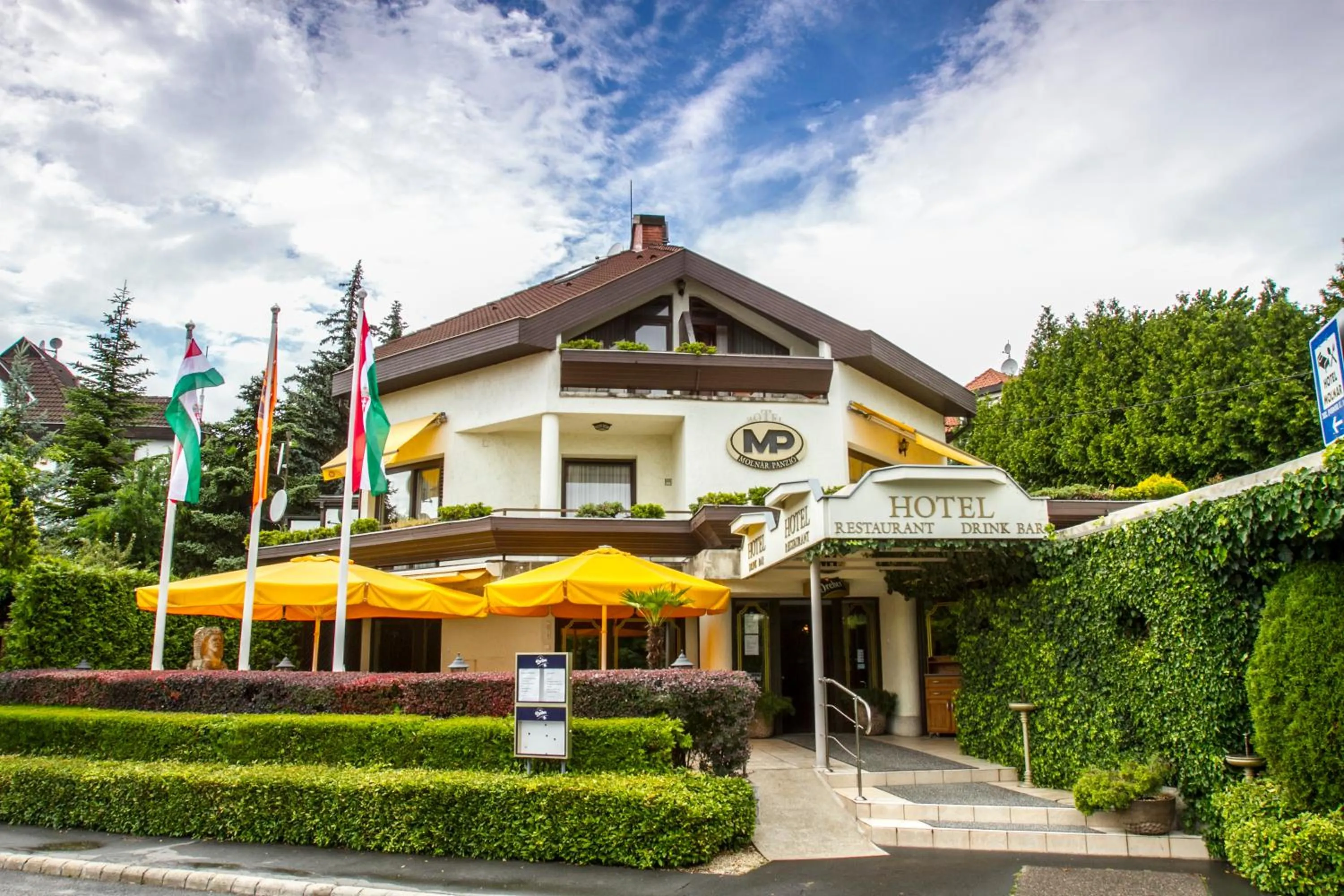 Facade/entrance in Hotel Molnár