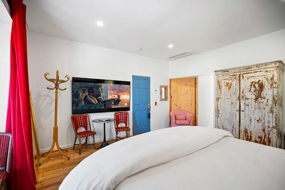 Family Suite in metro hotel and Cafe