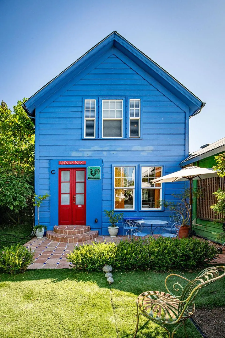 Two-Bedroom House in metro hotel and Cafe