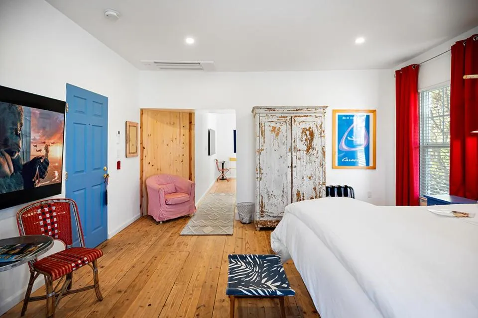 Family Suite in metro hotel and Cafe